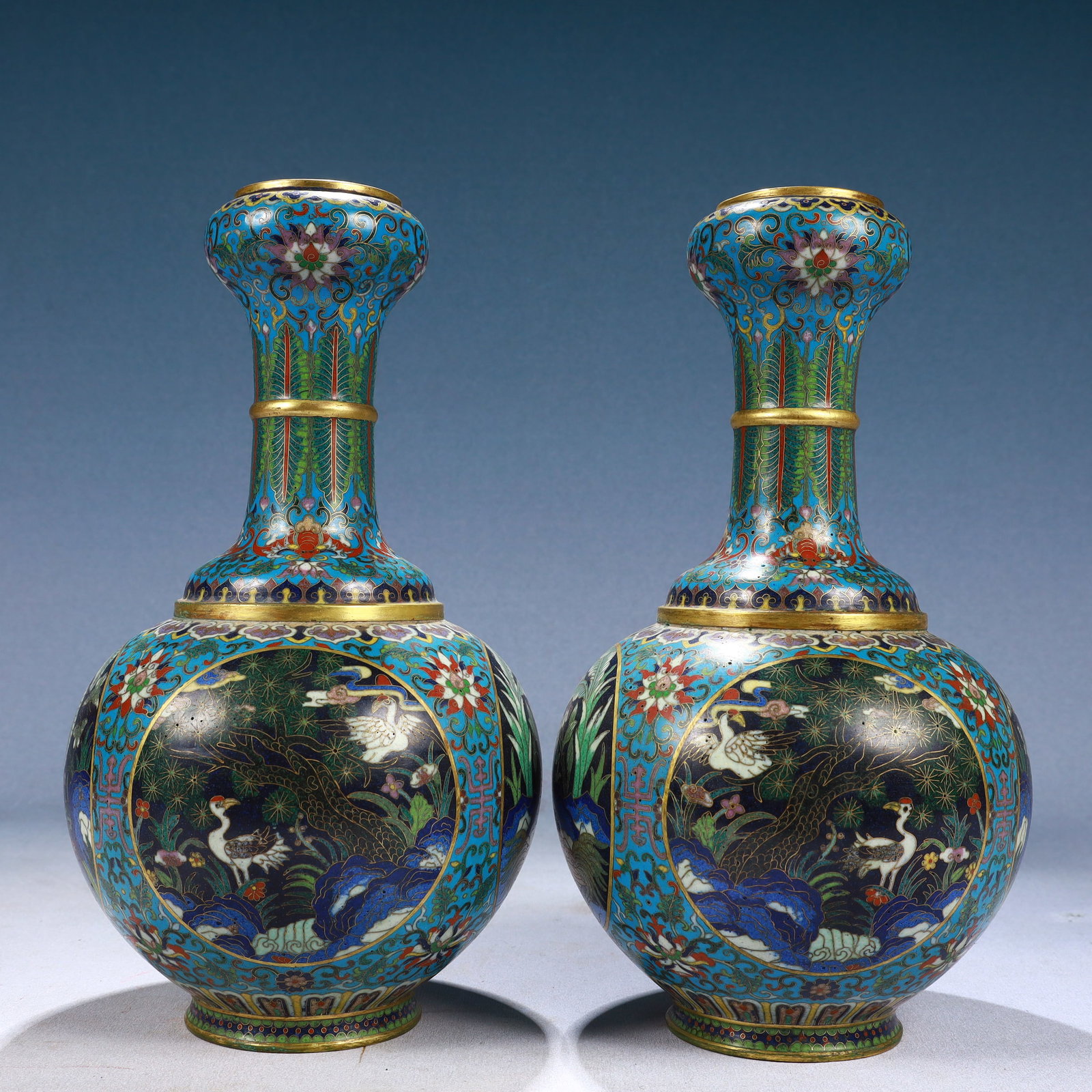 A Pair of Exquisite Cloisonne Rooster,Pine and Crane Pattern Vase: A Pair of Exquisite Cloisonne Rooster,Pine and Crane Pattern Vase,Qing Dynasty, China,Qianlong Four-character Mark,Size:5.5inx10.6in,Weight:1950g 一对景泰蓝公࿐