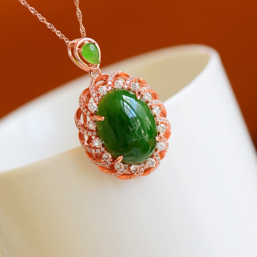 A Pair of Exquisite Sterling Silver Inlaid Jasper Necklace,Inlaid Diamond: A Pair of Exquisite Sterling Silver Inlaid Jasper Necklace,Inlaid Diamond,Size:(Earrings)6mmx8mm,(Necklace)15mmx20mm,(Ring)12mmx16mm 一套纯银镶碧玉项
