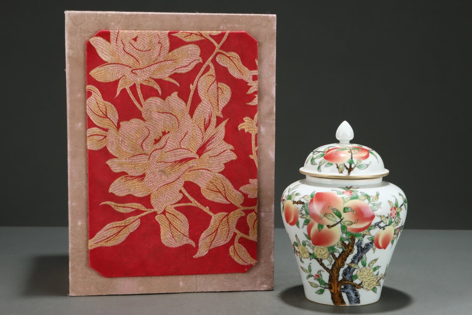 An Exquisite Famille-Rose Painted Gold Flower and Fruit Pattern Jar with Cover,with poem: An Exquisite Famille-Rose Painted Gold Flower and Fruit Pattern Jar with Cover,with poem,Qing Dynasty,China,Yongzheng Four-character Mark,Size:7.5inx5.3in 粉彩描金花ĉ