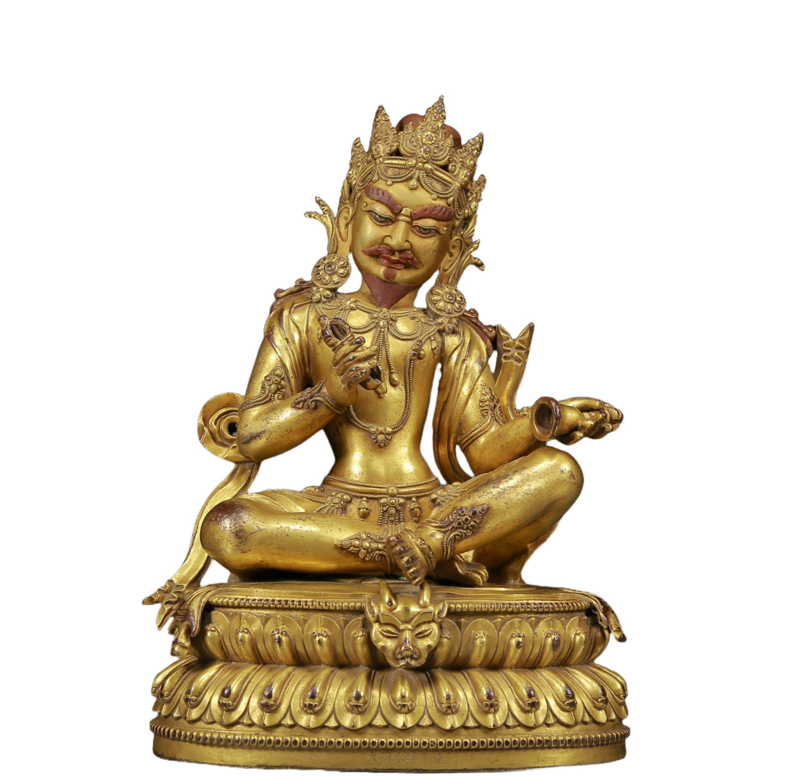 A solemn gilt bronze Vajra statue: solemn gilt-bronze Vajra statue Ming Dynasty, China. The Vajra's body is majestic and majestic, symbolizing strong will and invincible power. At the same time, his face is solemn, and his brows reveal
