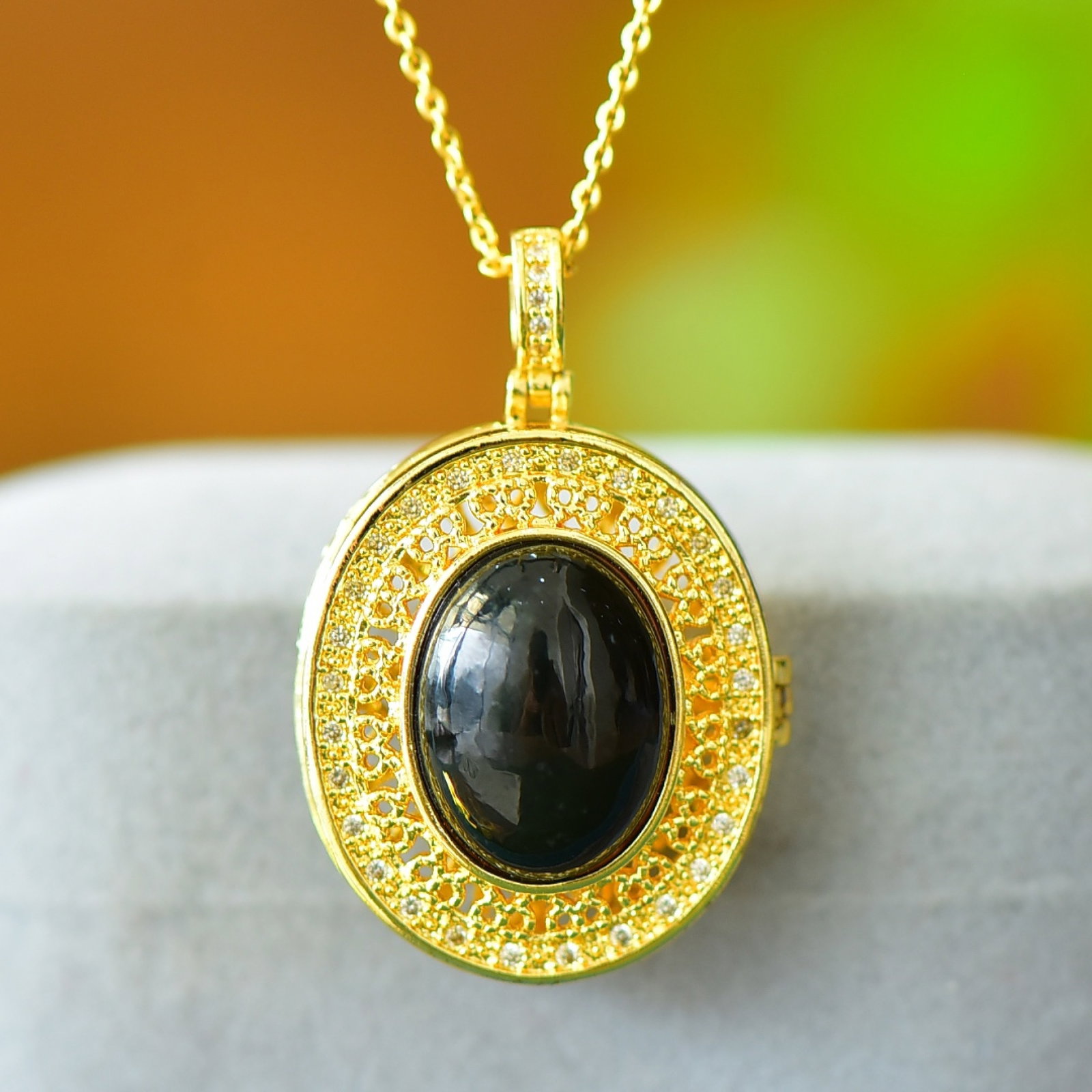 An Exquisite Bronze-Gold Plated Inlaid Green Jade Necklace: An Exquisite Bronze-Gold Plated Inlaid Green Jade Necklace,Size:4.7inx6.3in 铜镀金镶青玉项链