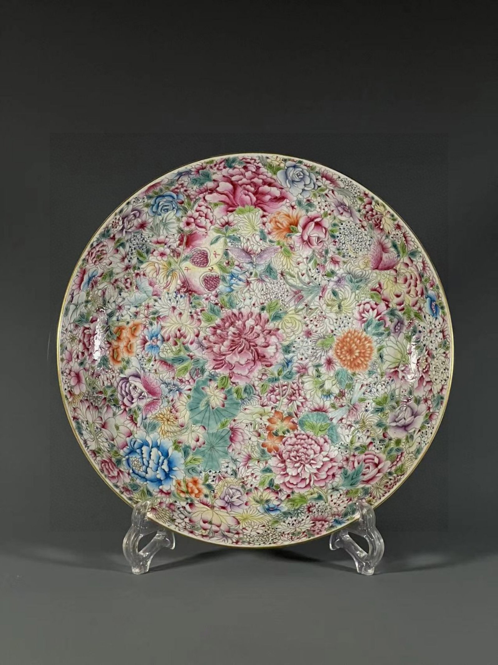 An Exquisite Famille-Rose Flower Pattern Plate: An Exquisite Famille-Rose Flower Pattern Plate,Qing Dynasty,China,Yongzheng Six-character Mark,Size:2inx10.6in 粉彩花卉纹盘子,中国清代
