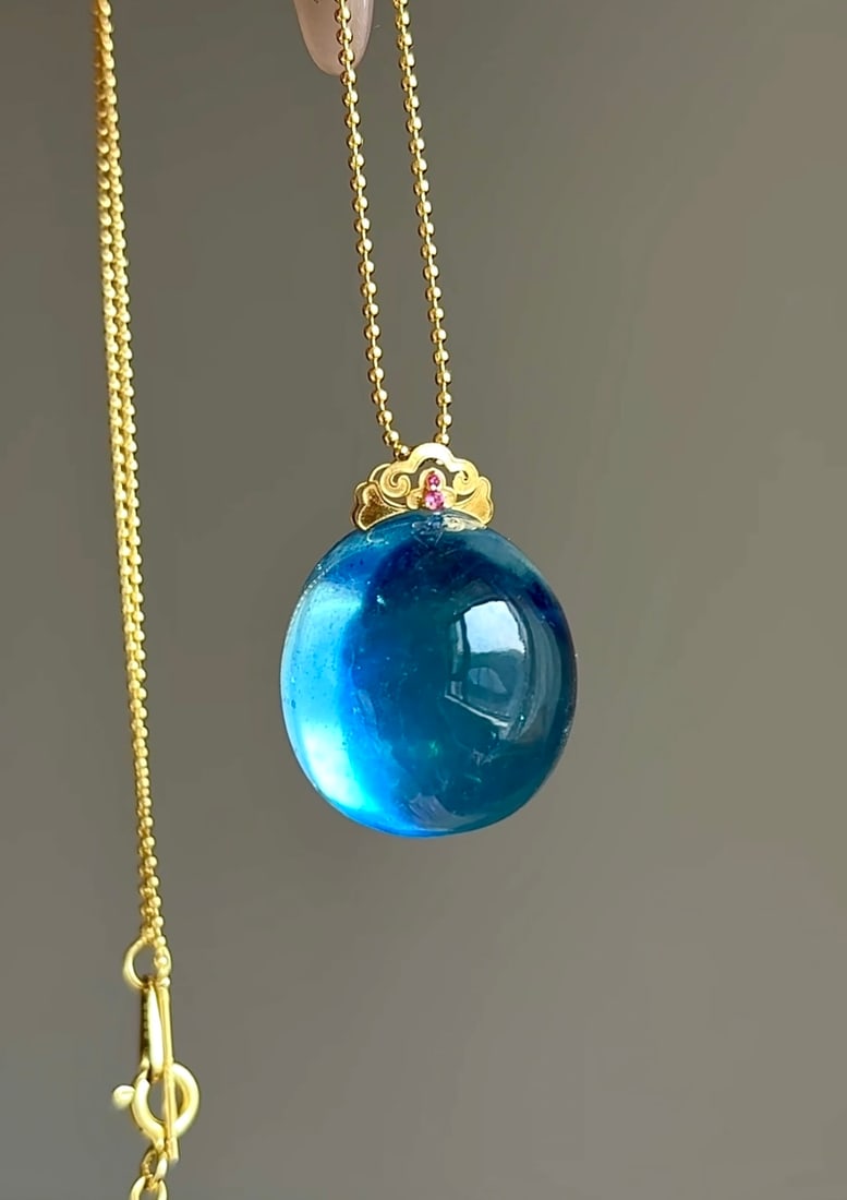 An Exquisite Sterling Silver-Gold Plated Inlaid Aquamarine Pendant: An Exquisite Sterling Silver-Gold Plated Inlaid Aquamarine Pendant,Size:20mmx17mmx13mm,Weight:7.3g 纯银镀金镶海蓝宝吊坠