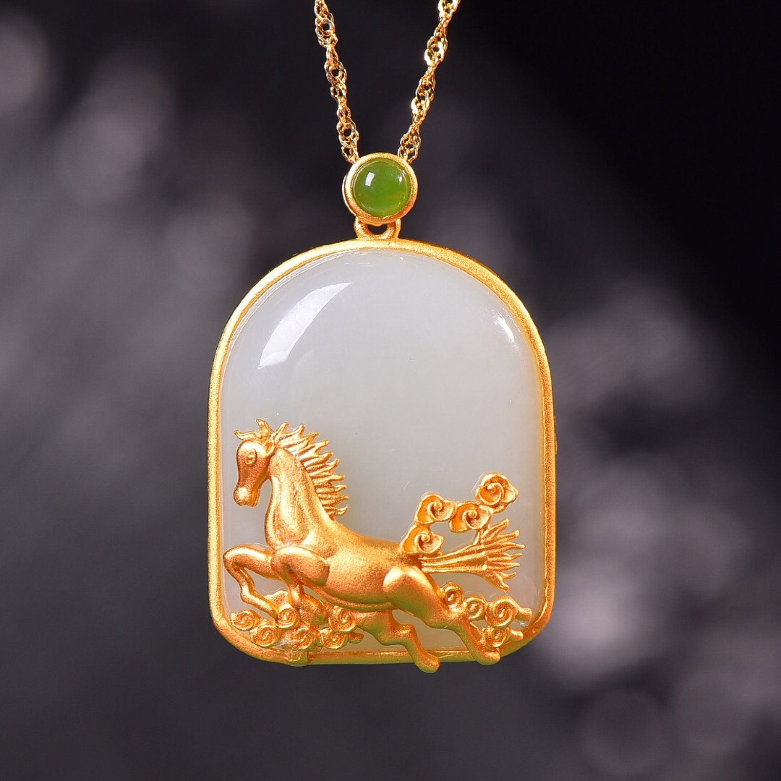 An Exquisite Sterling Silver-Gold Plated Inlaid White Jade Pendant: An Exquisite Sterling Silver-Gold Plated Inlaid White Jade Pendant,Size:24mmx30mm 纯银镀金镶白玉吊坠
