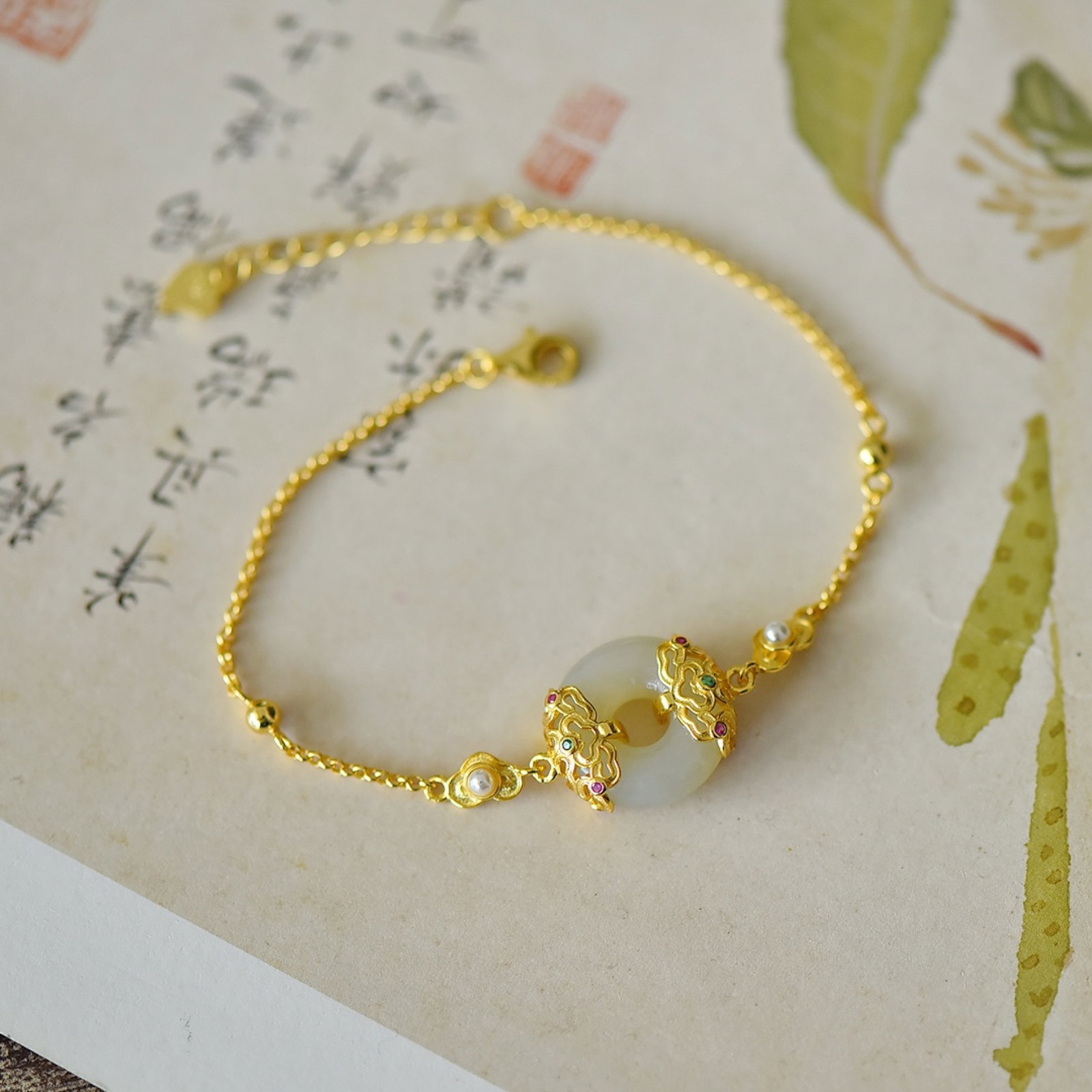 An Exquisite Sterling Silver-Gold Plated Inlaid White Jade Bracelets,Inlaid Diamond: An Exquisite Sterling Silver-Gold Plated Inlaid White Jade Bracelets,Inlaid Diamond,Size:15mmx15mm 纯银镀金镶白玉手链,嵌钻石