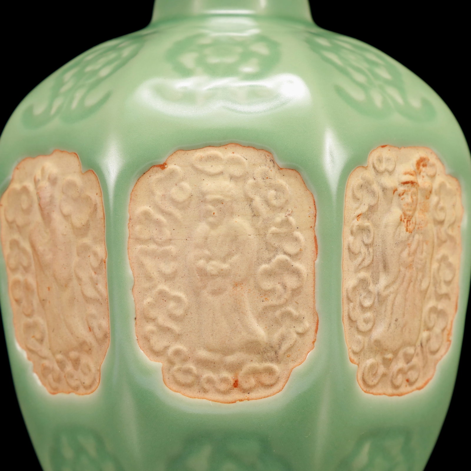 An Exquisite Celadon Glazed Figure Pattern Vase - 10