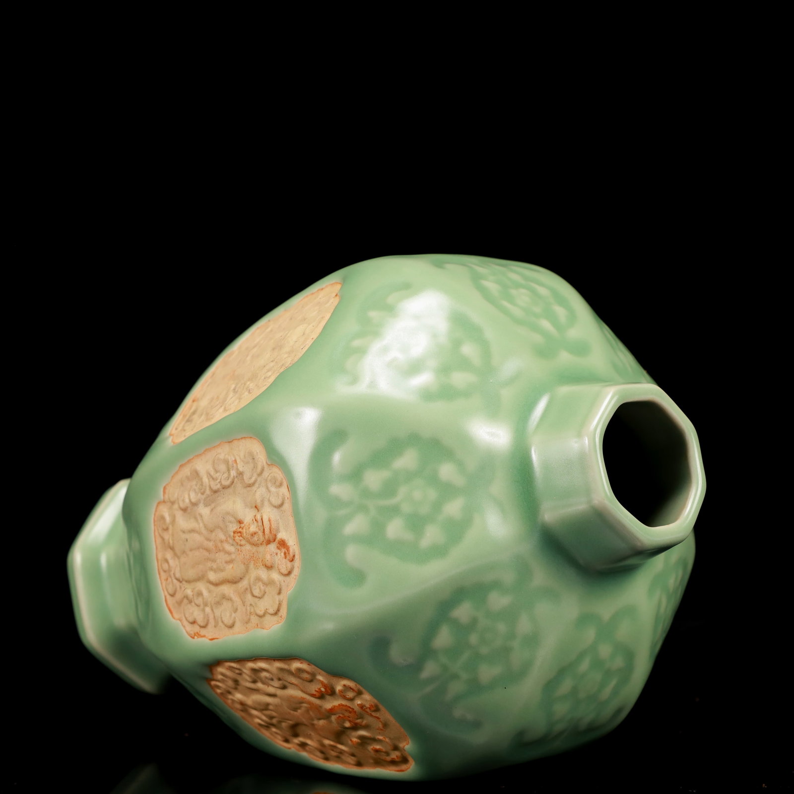 An Exquisite Celadon Glazed Figure Pattern Vase - 12
