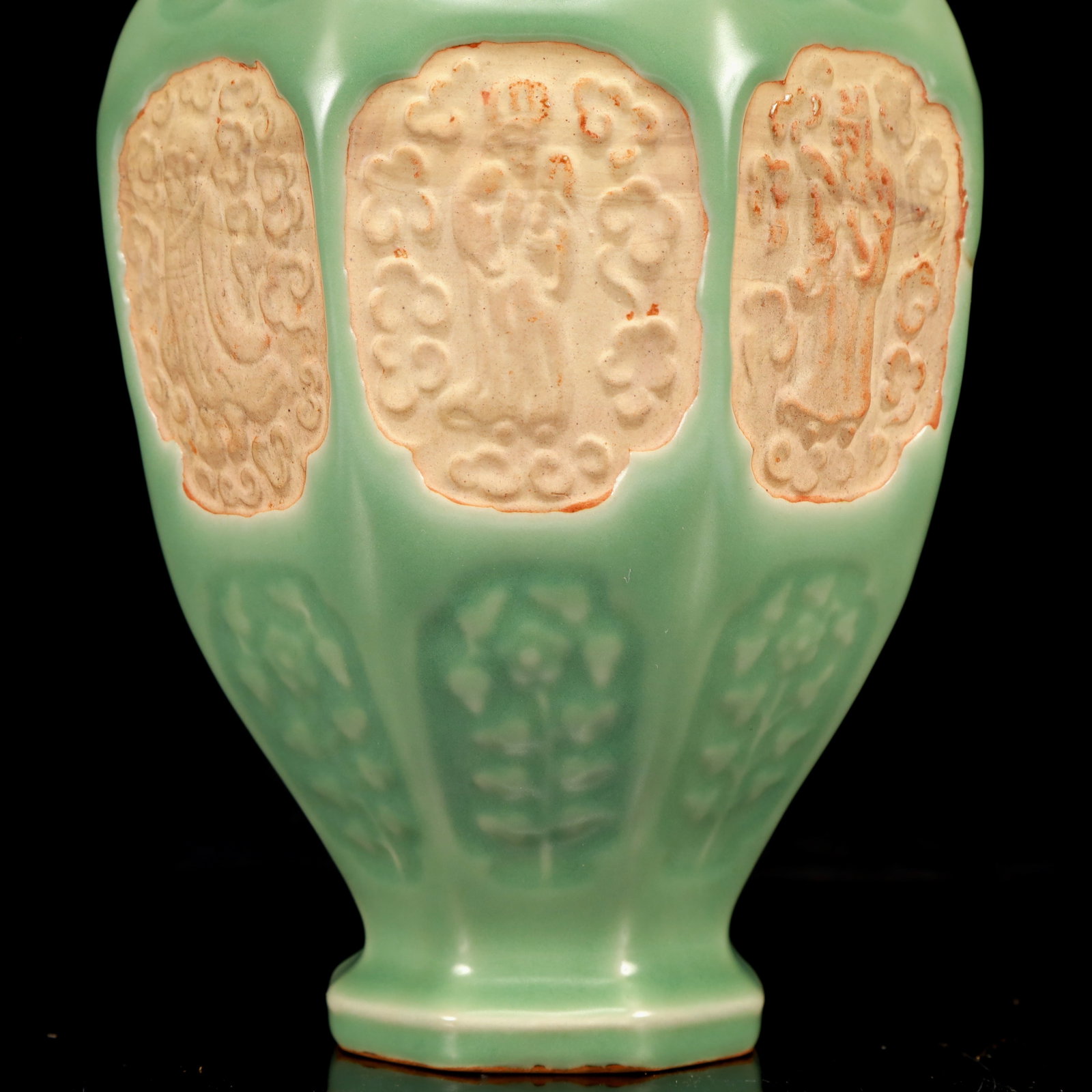 An Exquisite Celadon Glazed Figure Pattern Vase - 7