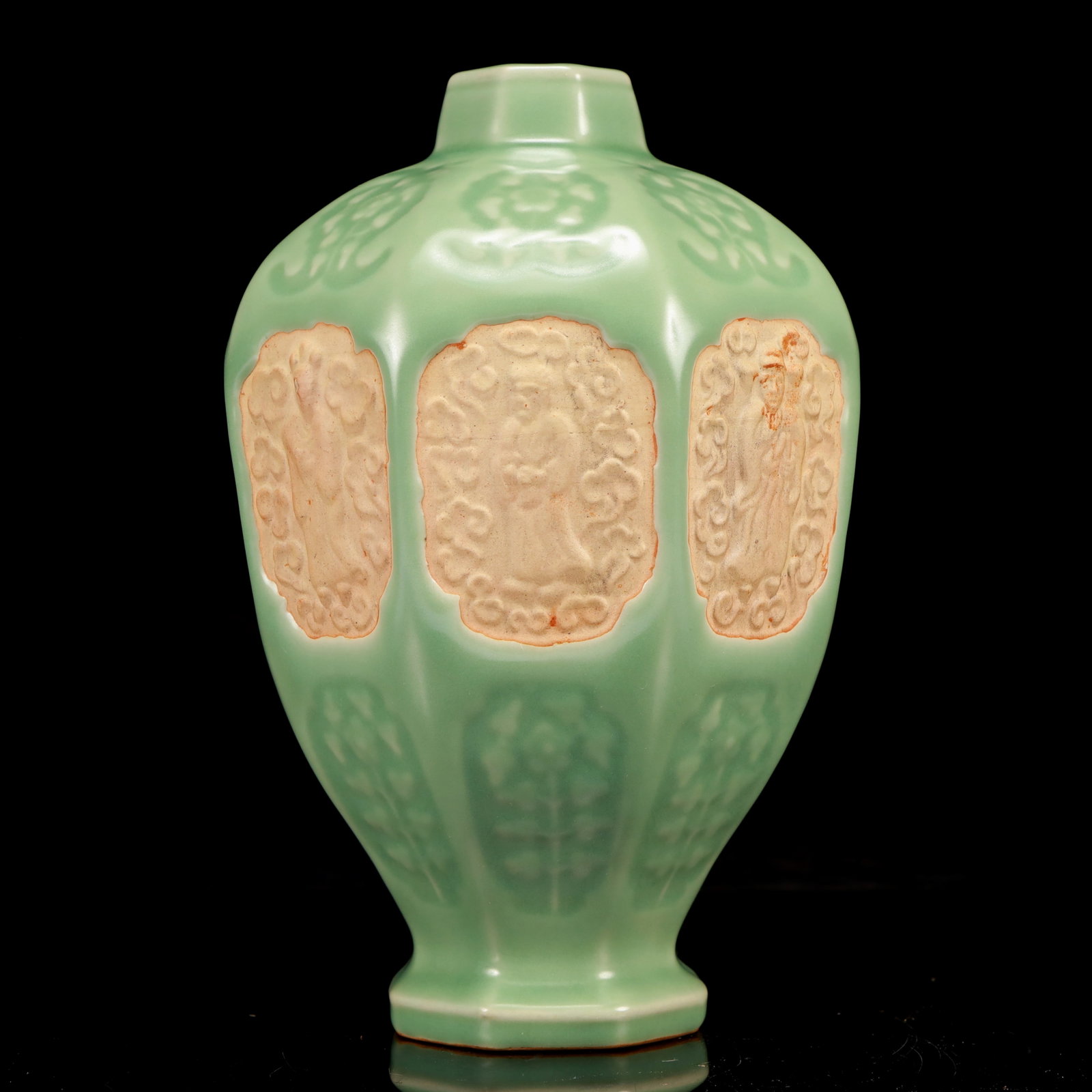 An Exquisite Celadon Glazed Figure Pattern Vase - 9