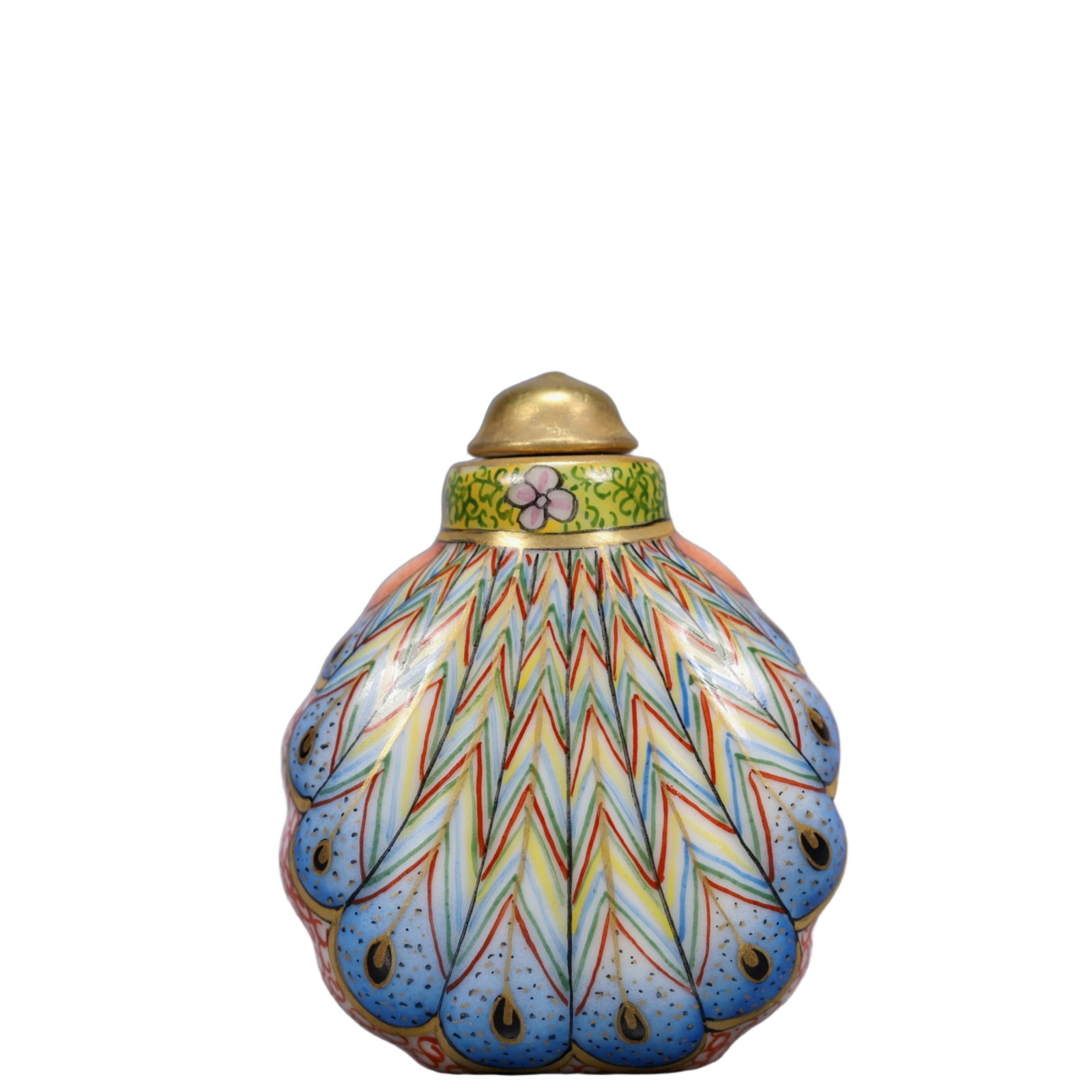 An Exquisite Famille-Rose Peacock Pattern Snuff Bottle: An Exquisite Famille-Rose Peacock Pattern Snuff Bottle,Qing Dynasty, China,Qianlong Four-character Mark,Size:1.6inx0.8inx2.1in,Weight:33g