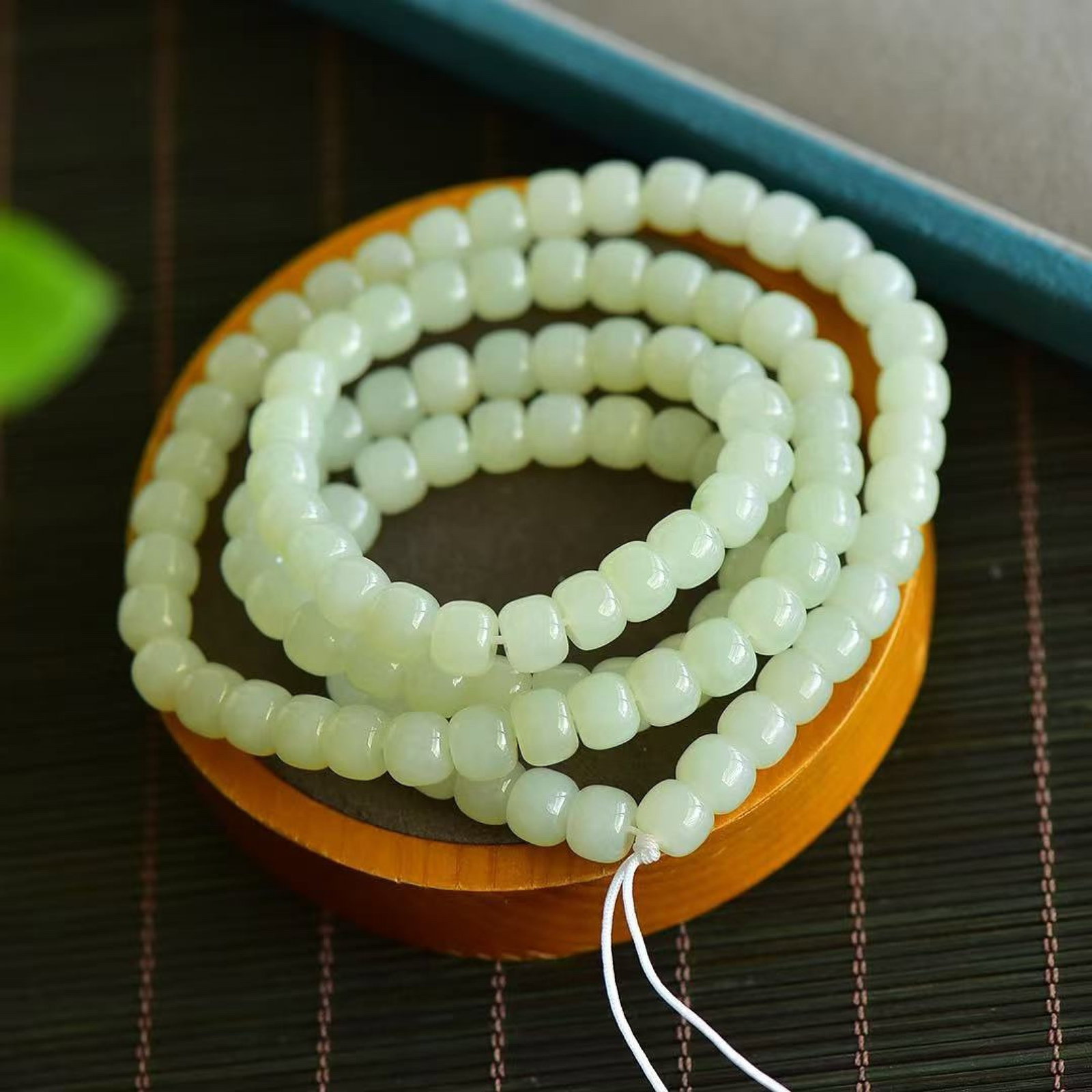 An Exquisite White Jade Bracelets - 2