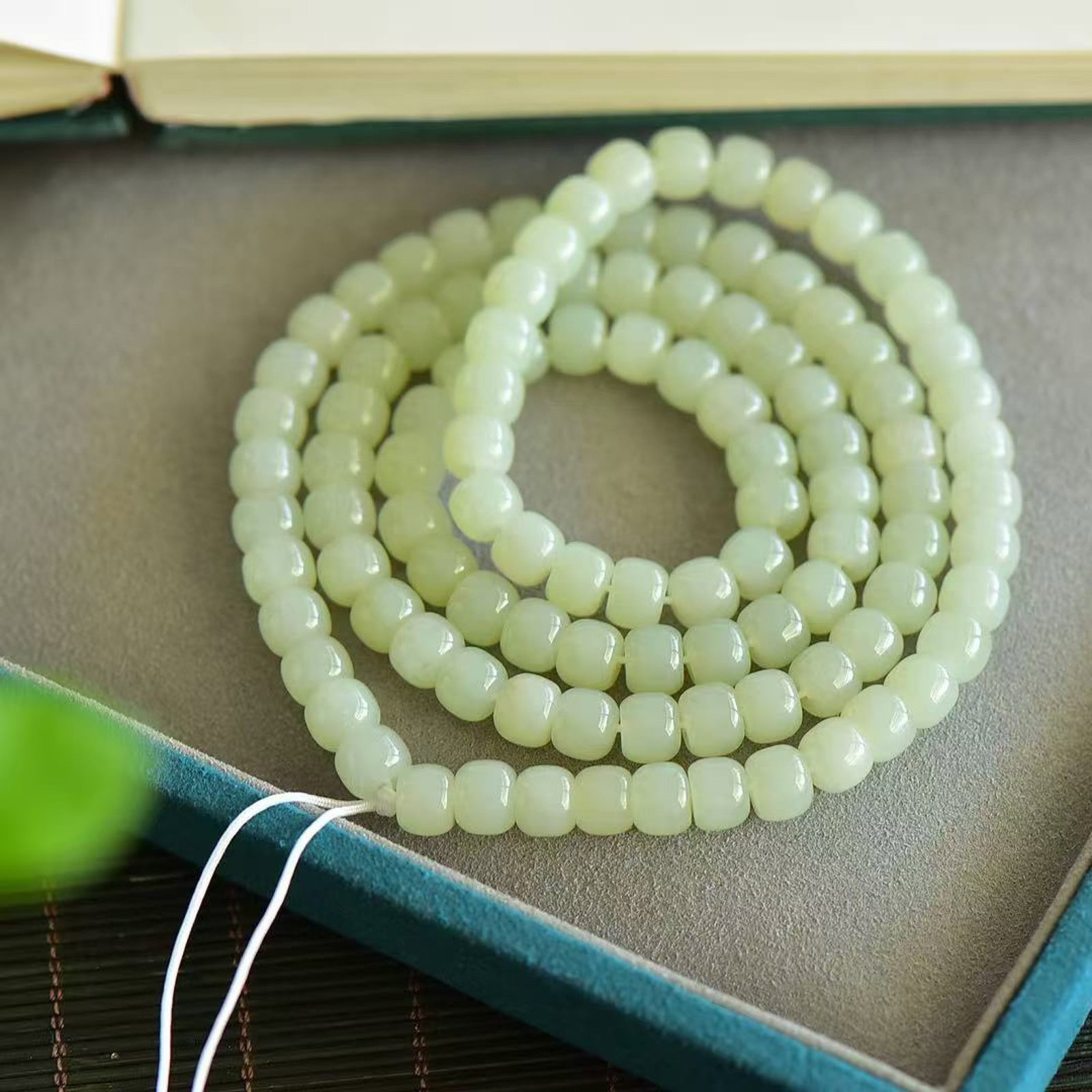 An Exquisite White Jade Bracelets - 4