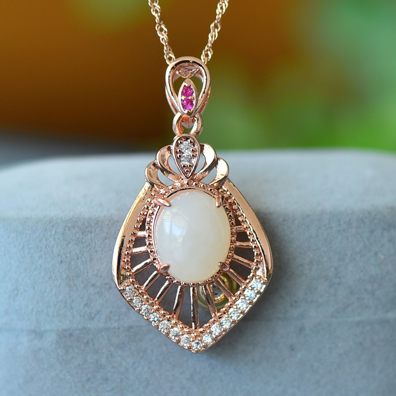 An Exquisite Bronze Inlaid White Jade Necklace: An Exquisite Bronze Inlaid White Jade Necklace,Size:3.9inx4.7in 铜镶白玉项链