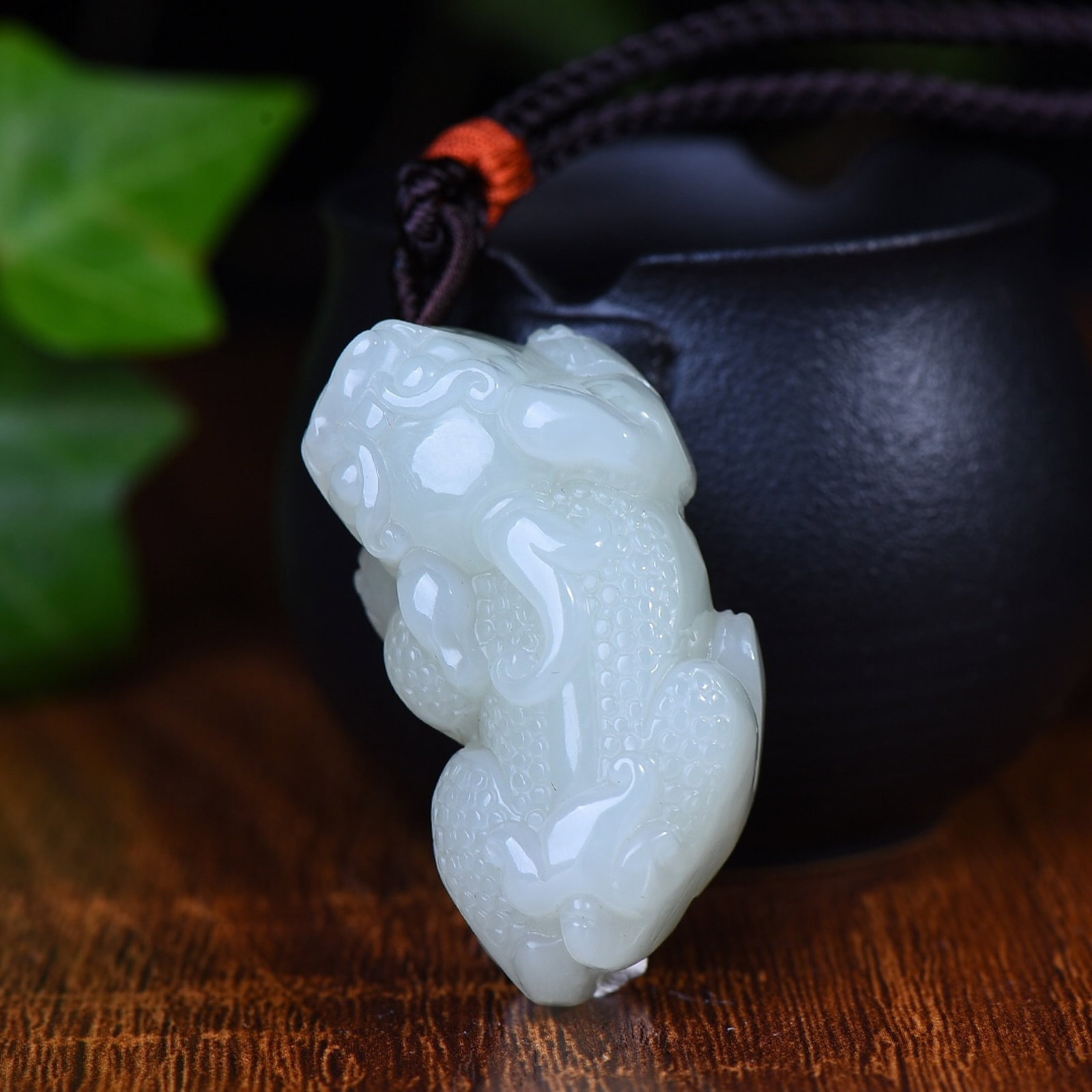 An Exquisite White Jade Auspicious Beast Pendant: An Exquisite White Jade Auspicious Beast Pendant,Size:26mmx50mm (寓意)招财辟邪 天地守护 吉祥如意 白玉