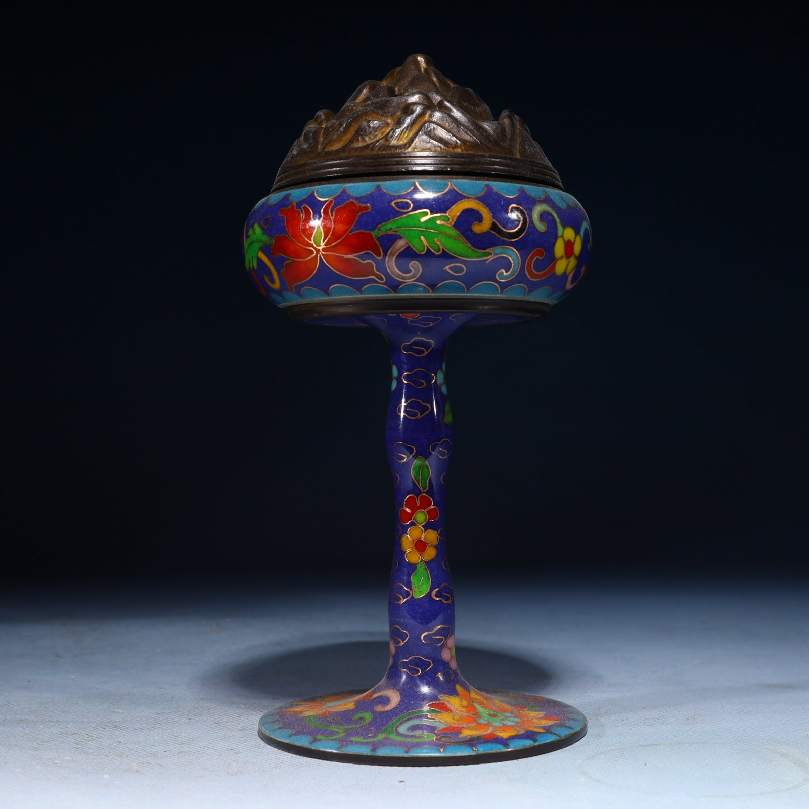 An Exquisite Cloisonne Flower Pattern Censer: An Exquisite Cloisonne Flower Pattern Censer,Qing Dynasty,China,Qianlong Four-character Mark,Size:7.5inx3.9inx3.9in,Weight:800g 景泰蓝花卉纹香炉,中