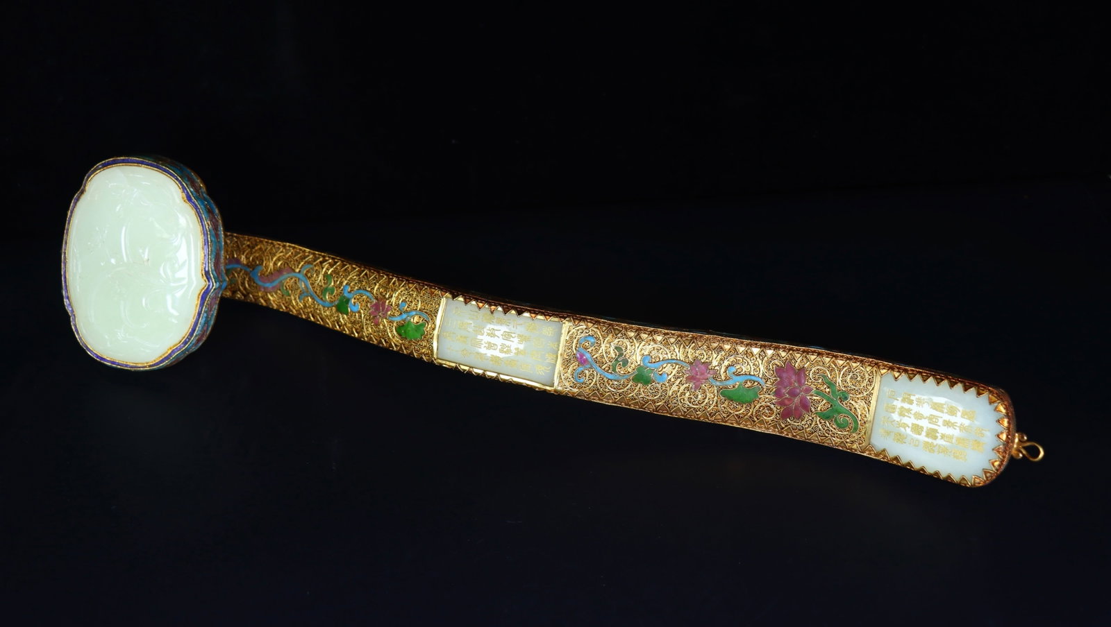 An Exquisite Filigree and Gilding Inlaid White Jade Flower Pattern Ruyi,with poem: An Exquisite Filigree and Gilding Inlaid White Jade Flower Pattern Ruyi,with poem,Qing Dynasty,China,Qianlong Four-character Mark,Size:17.3inx3.9inx3.1in,Weight:1215g 花丝鎏金&