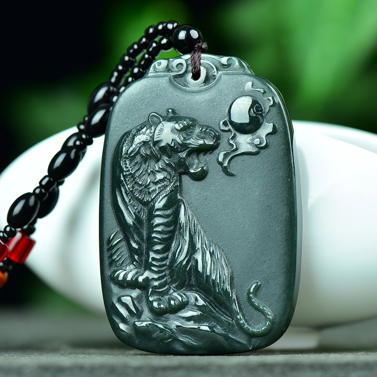 An Exquisite Jasper Tiger Pattern Pendant: An Exquisite Jasper Tiger Pattern Pendant,Size:41mmx61mm 碧玉虎纹挂件