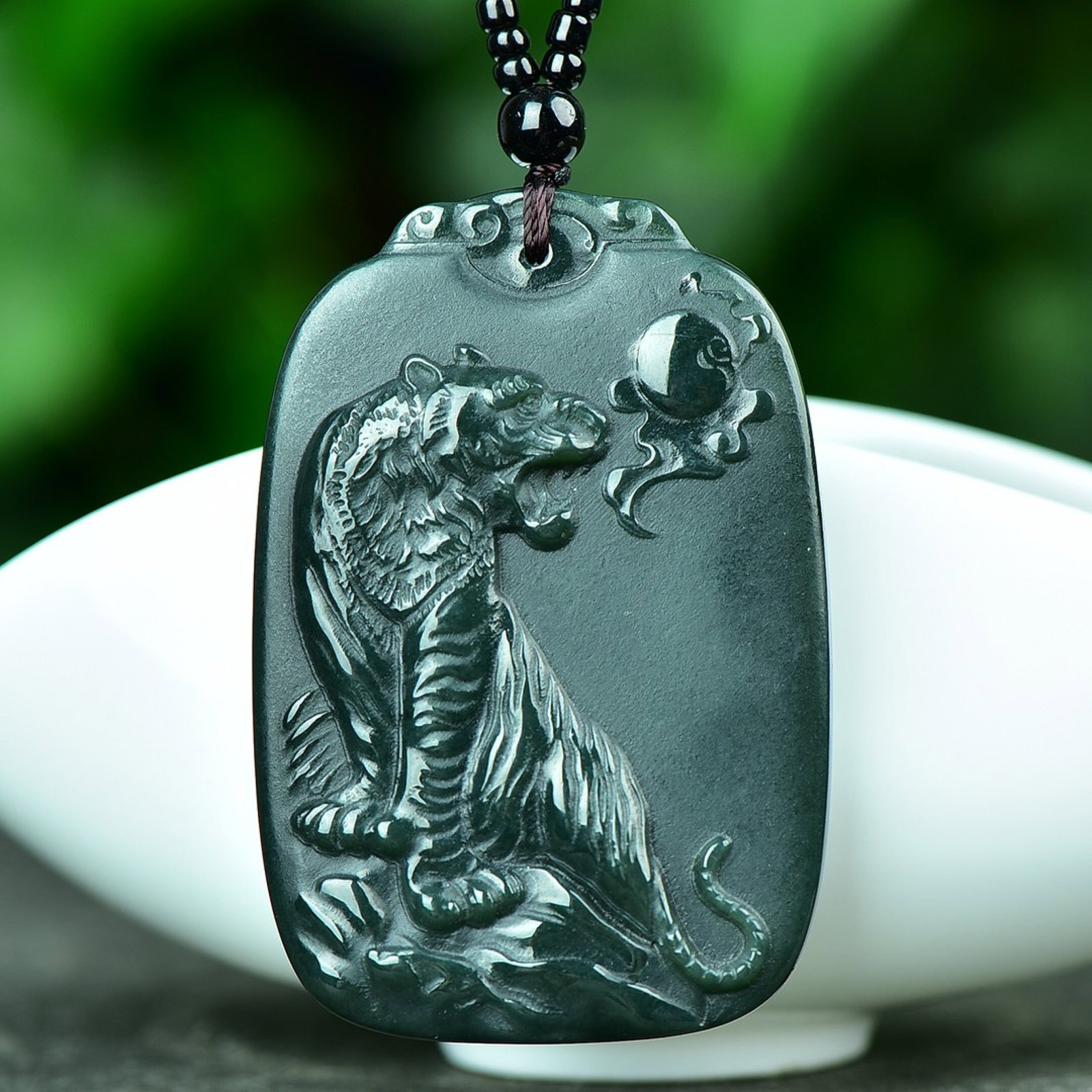 An Exquisite Jasper Tiger Pattern Pendant - 2