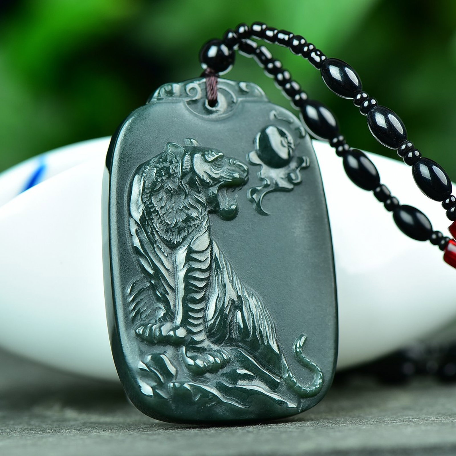 An Exquisite Jasper Tiger Pattern Pendant - 3