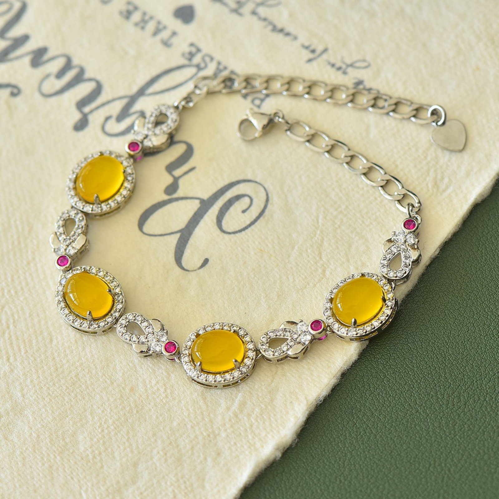 An Exquisite Bracelets,Inlaid Diamond: An Exquisite Bracelets Size:8mmx10mm 手链