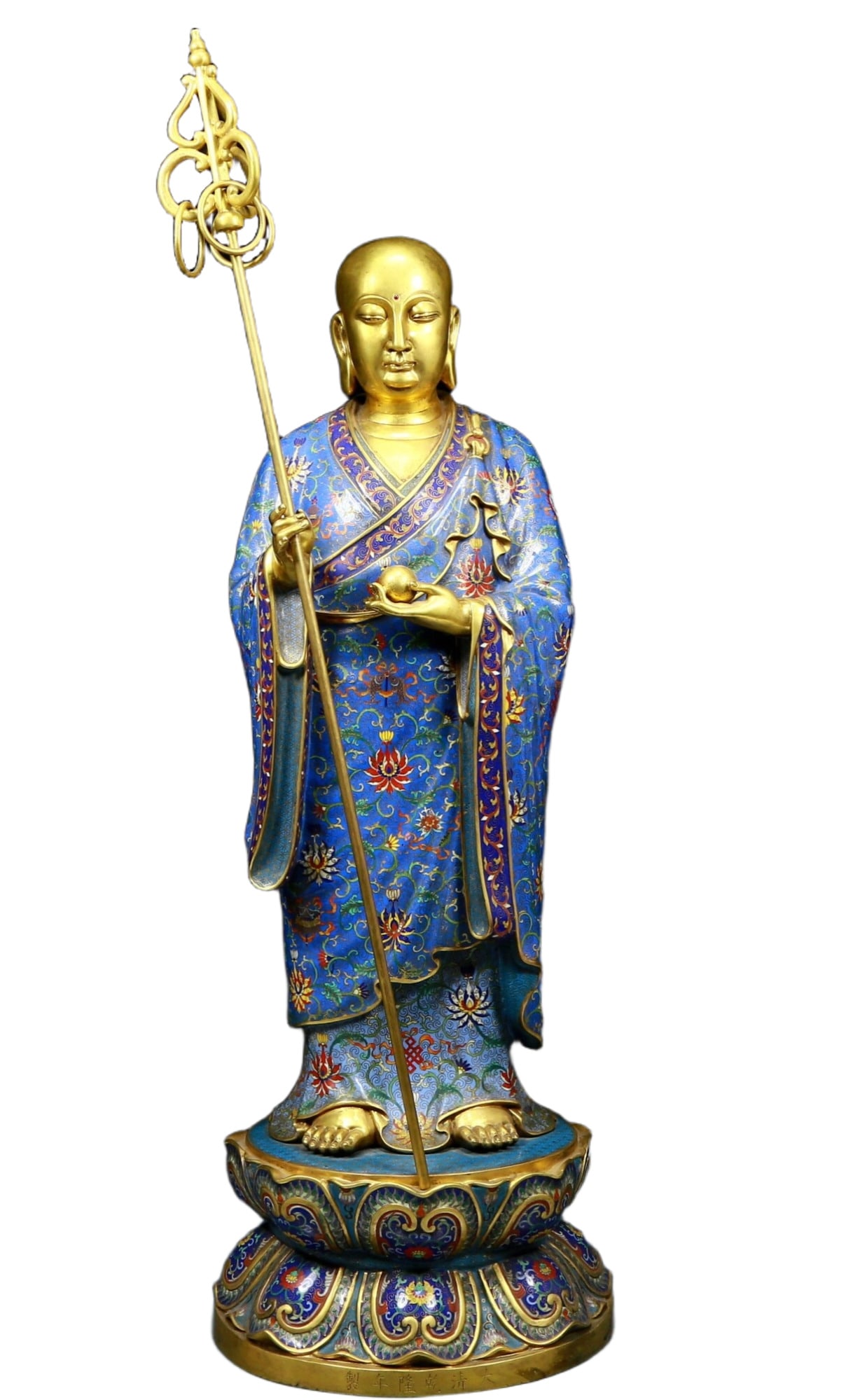 A solemn cloisonn?? statue of Xuanzang: A cloisonné statue of Xuanzang, six-character Qianlong inscription, Qing Dynasty, China. The statue is solemn and solemn, vividly expressing the wisdom and piety of Master Xuanzang. Master Xuanza