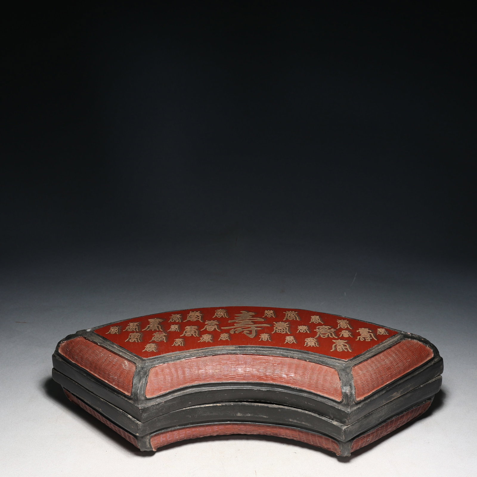 A Brilliant Imperial Lacquered 'Dragon& Auspicious Cloud' Box: A Brilliant Imperial Lacquered 'Dragon& Auspicious Cloud' Box. Painted with scaly, sinuous, writhing dragons. Chinese Qing Dynasty. Qianlong Six-Character Mark. Size:16.5inx6.3inx3.9in 清代