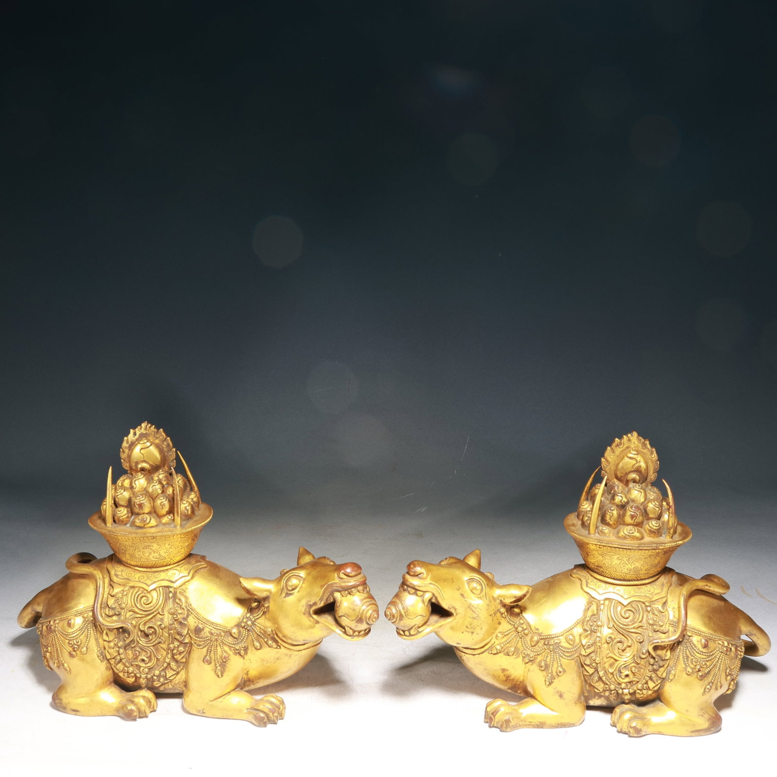 A Pair of Rare Gilt Bronze Mouse Ornaments: A Pair of Rare Gilt Bronze Mouse Ornaments,Qing Dynasty,China,Size:14.2inx5.5inx9.8in,Weight:1110g 一对铜鎏金老鼠摆件,中国清