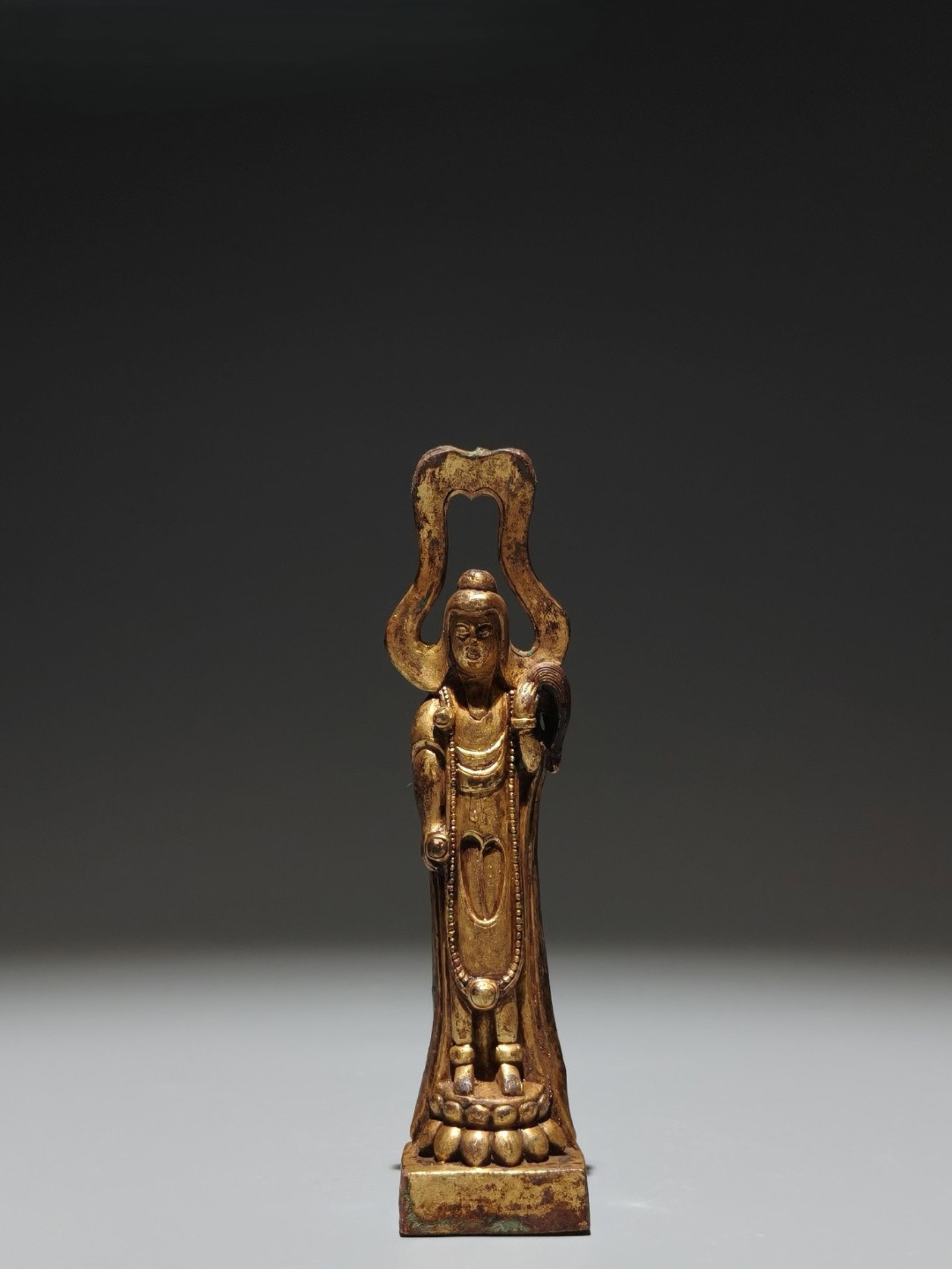 A Solemn Gilt Bronze Statue of Avalokitesvara: A Solemn Gilt Bronze Statue of Avalokitesvara,Tang Dynasty,China,Size:5.3inx1.4inx1in 铜鎏金观音像,中国唐代