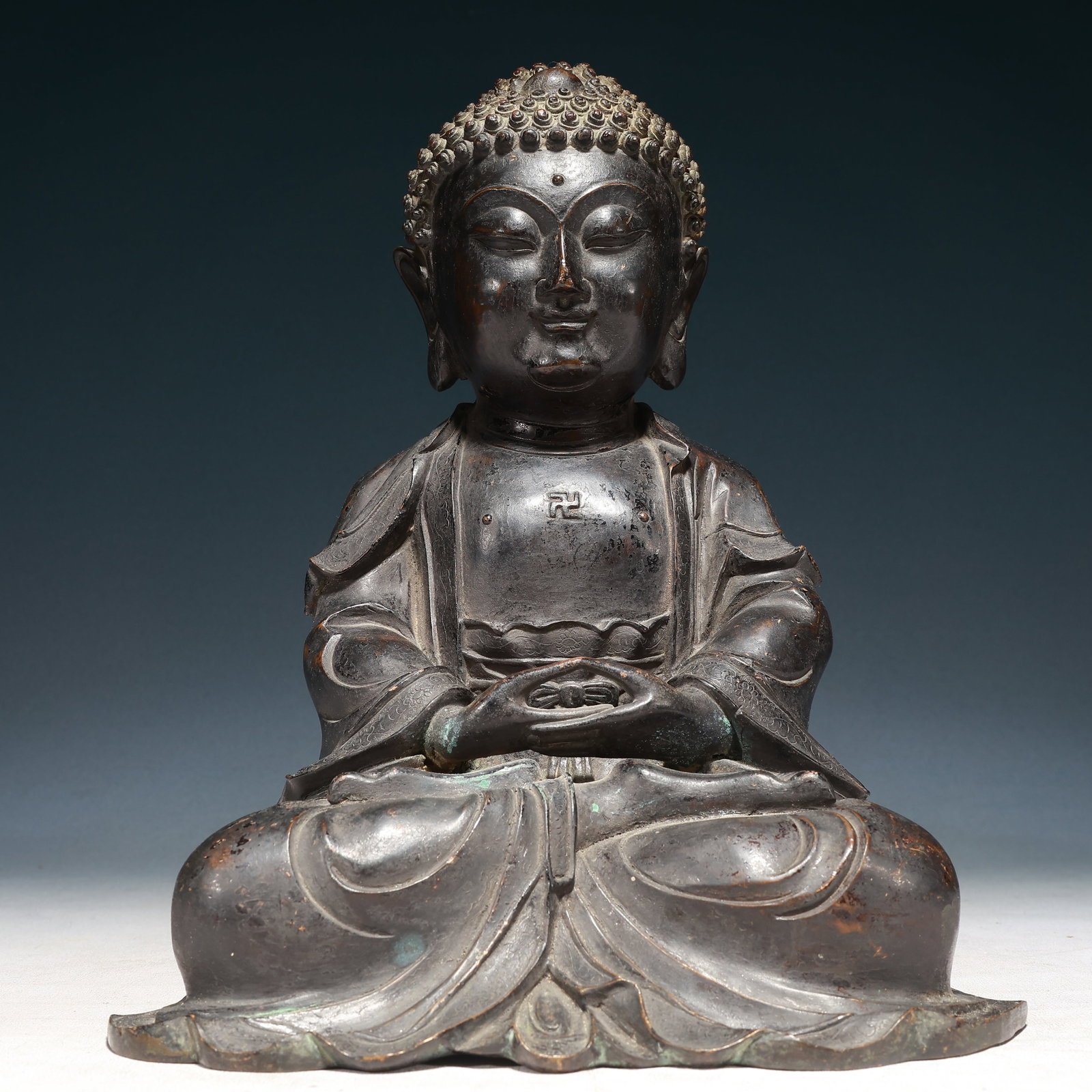 A Solemn Bronze Statue of Sakyamuni: A Solemn Bronze Statue of Sakyamuni,Qing Dynasty,China,Size:9.4inx5.5inx12.6in,Weight:6150g 铜如来像,中国清代