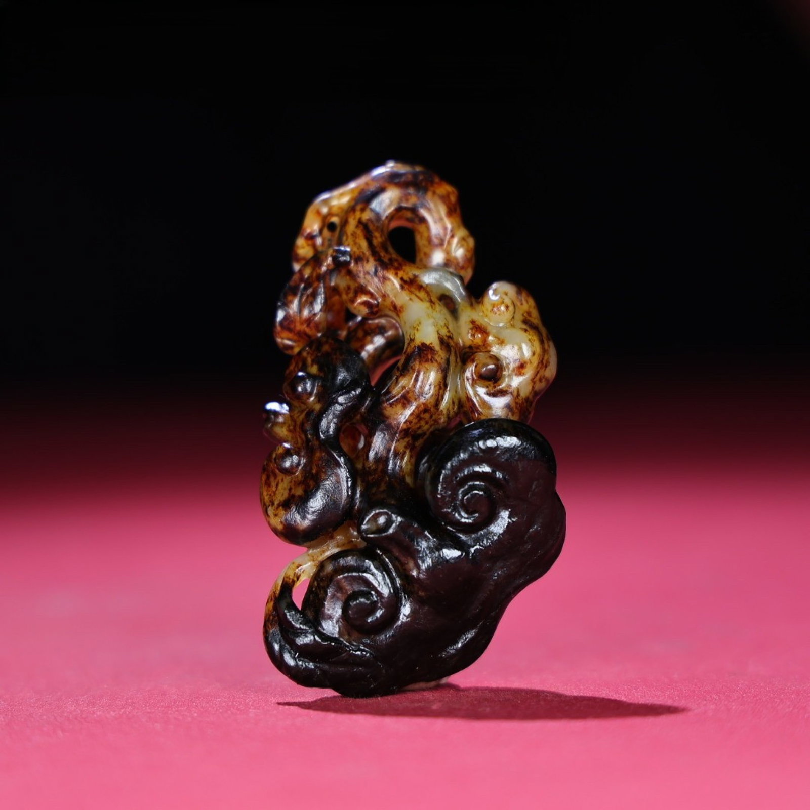 An Exquisite White Jade Ruyi Hand Piece: An Exquisite White Jade Ruyi Hand Piece,Qing Dynasty,China,Size:73mmx43mmx23mm,Weight:52g 白玉如意手把件,中国清代