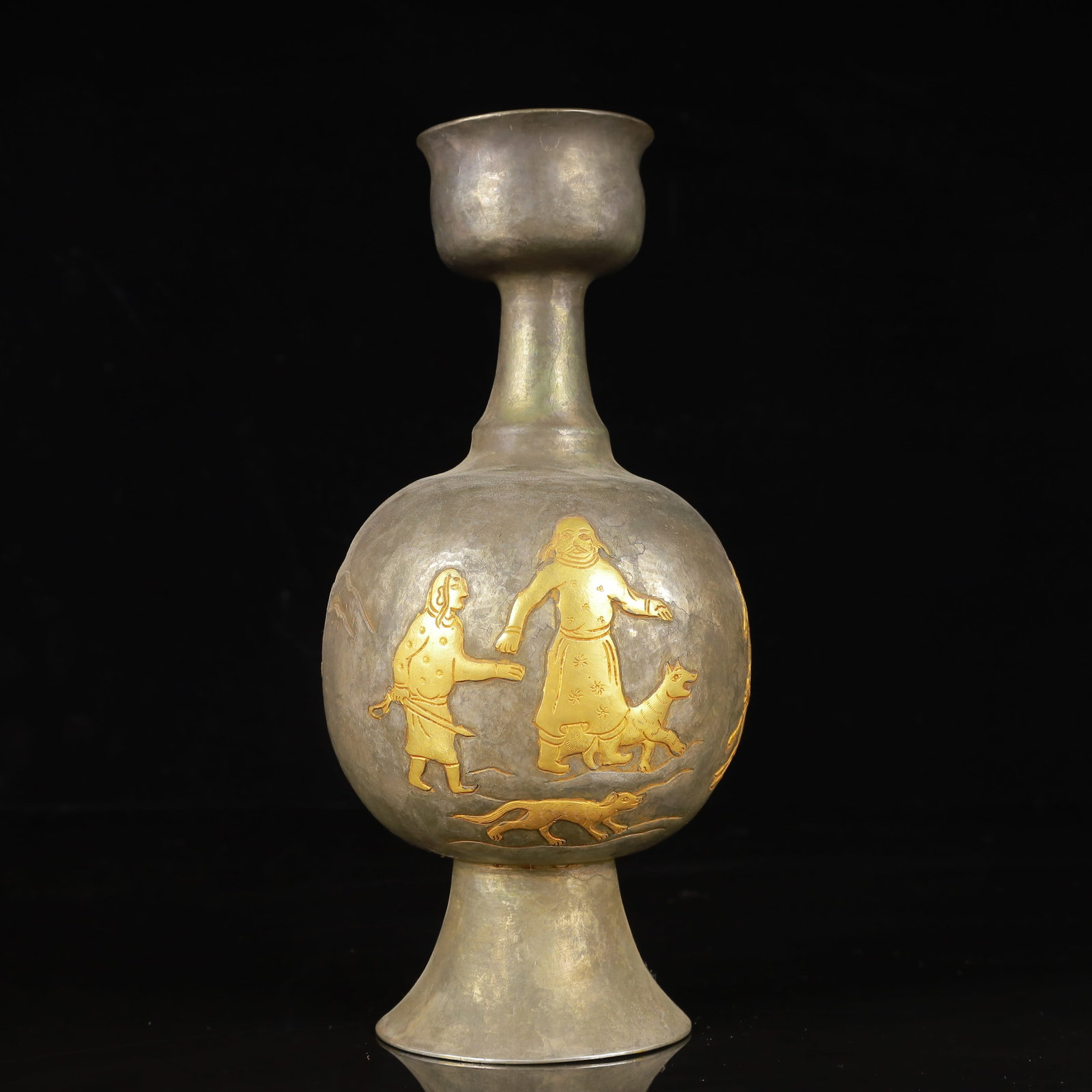 An Exquisite Gilt Silver Figure Pattern Vase: An Exquisite Gilt Silver Figure Pattern Vase,Tang Dynasty,China,Zhenguan Four-Character Mark,Size:3.9inx8.7in,Weight:450g 银鎏金人物纹瓶,中国Ù
