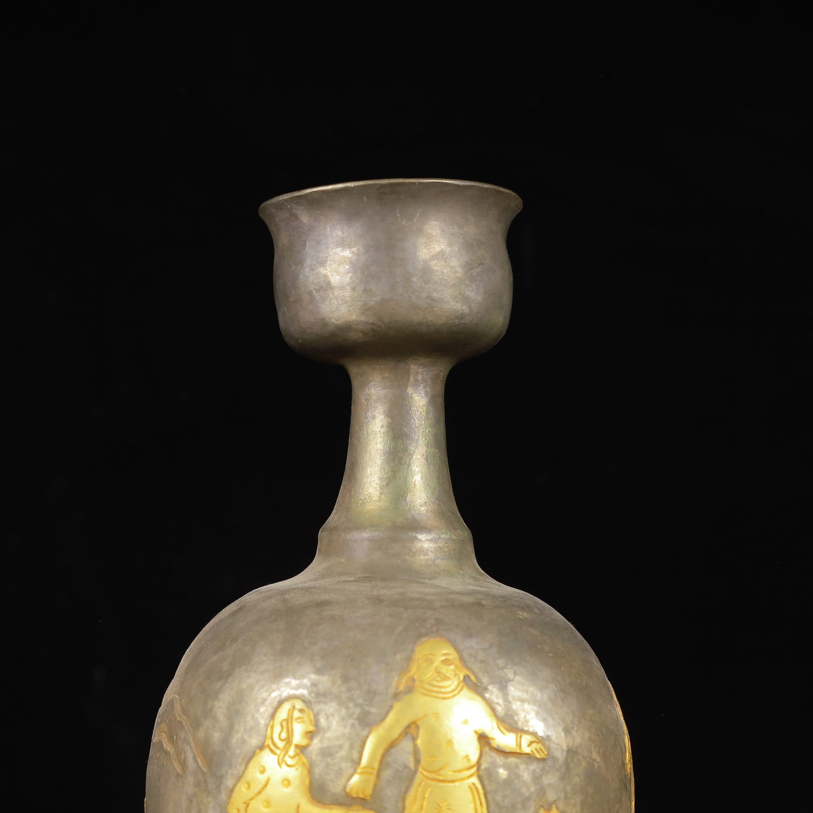 An Exquisite Gilt Silver Figure Pattern Vase - 2