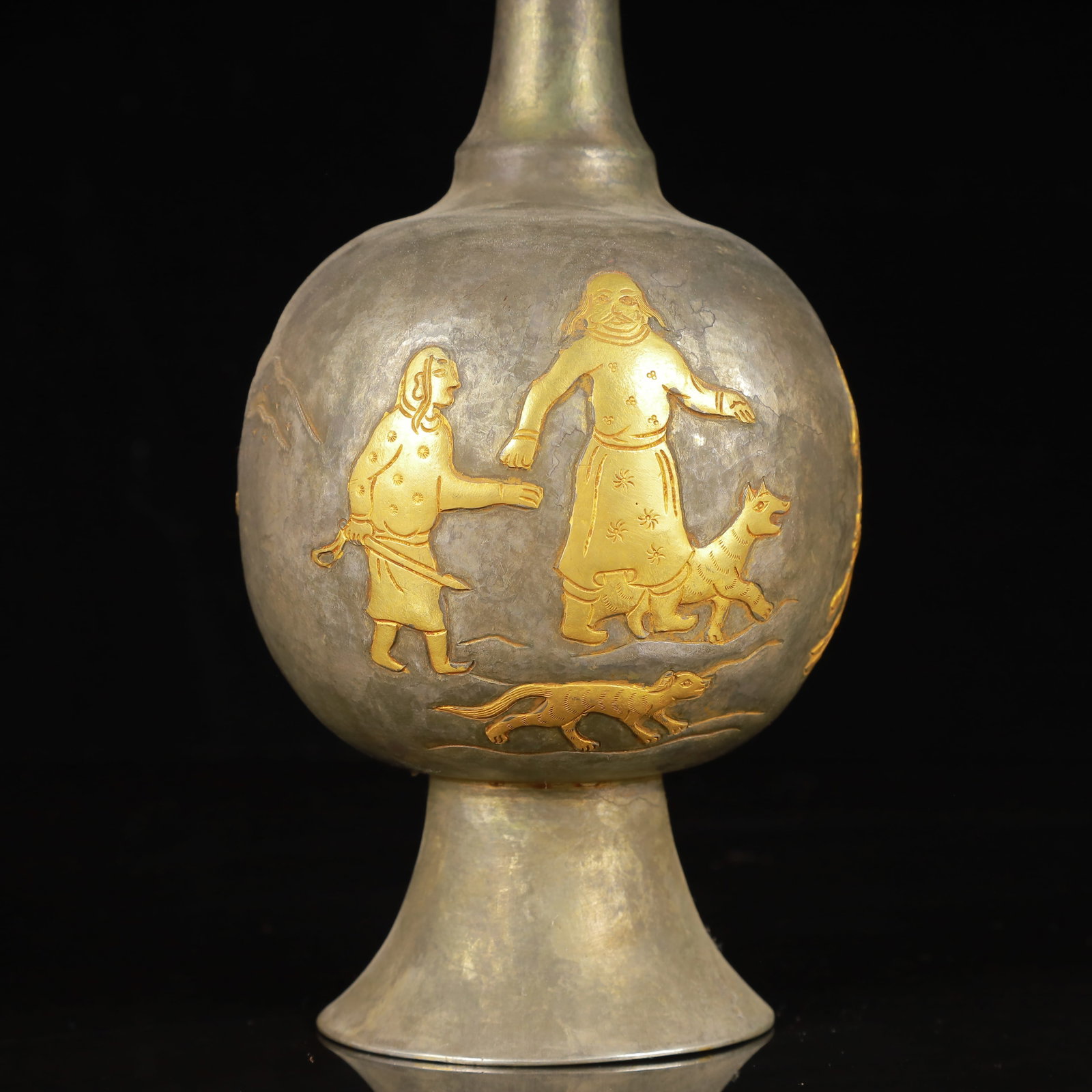 An Exquisite Gilt Silver Figure Pattern Vase - 3