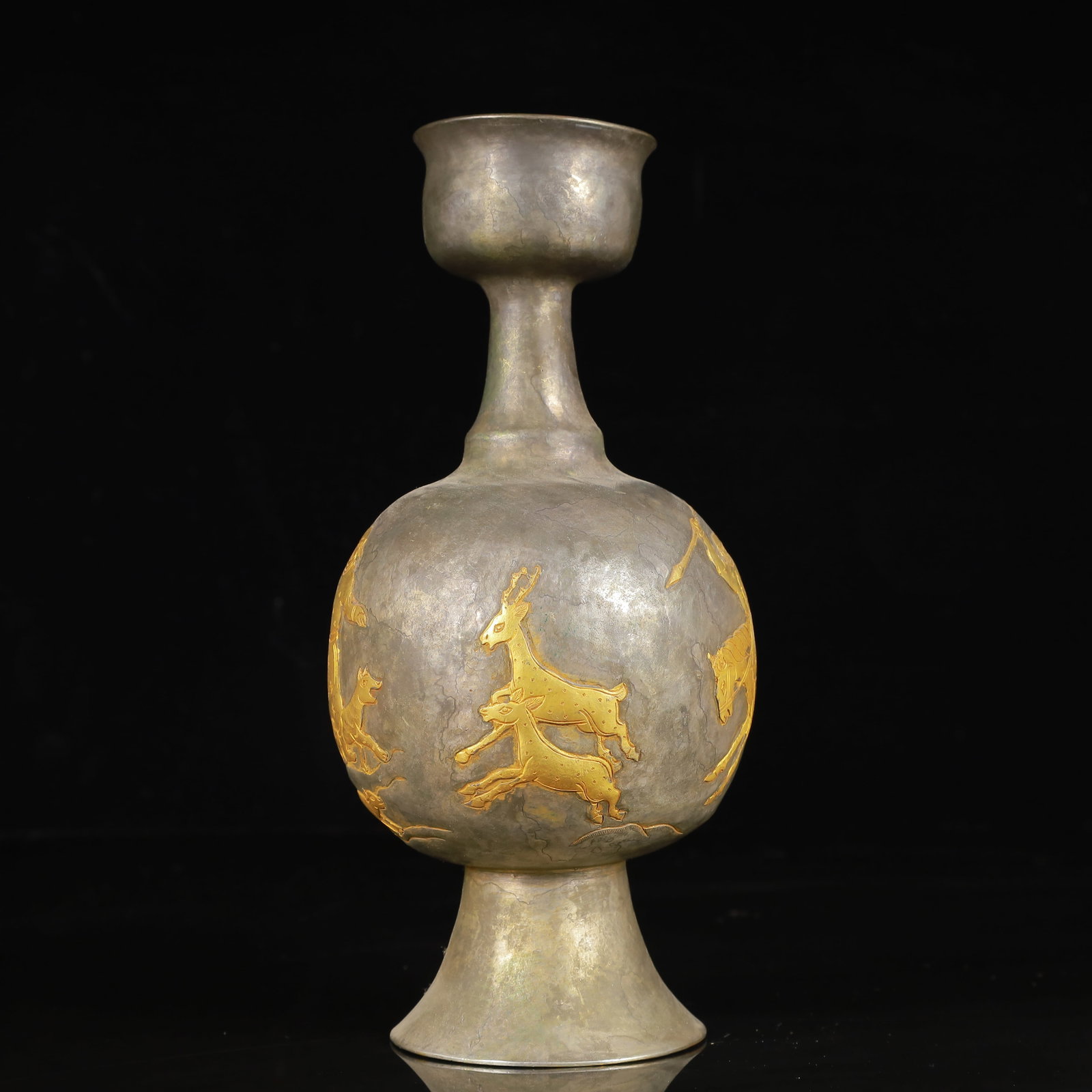 An Exquisite Gilt Silver Figure Pattern Vase - 4