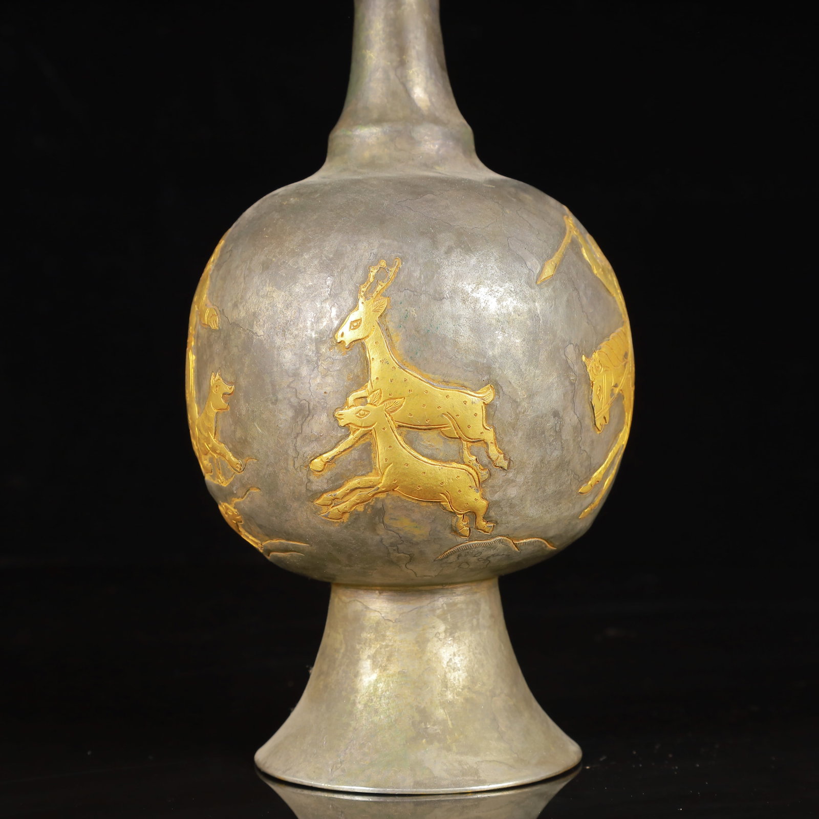 An Exquisite Gilt Silver Figure Pattern Vase - 5