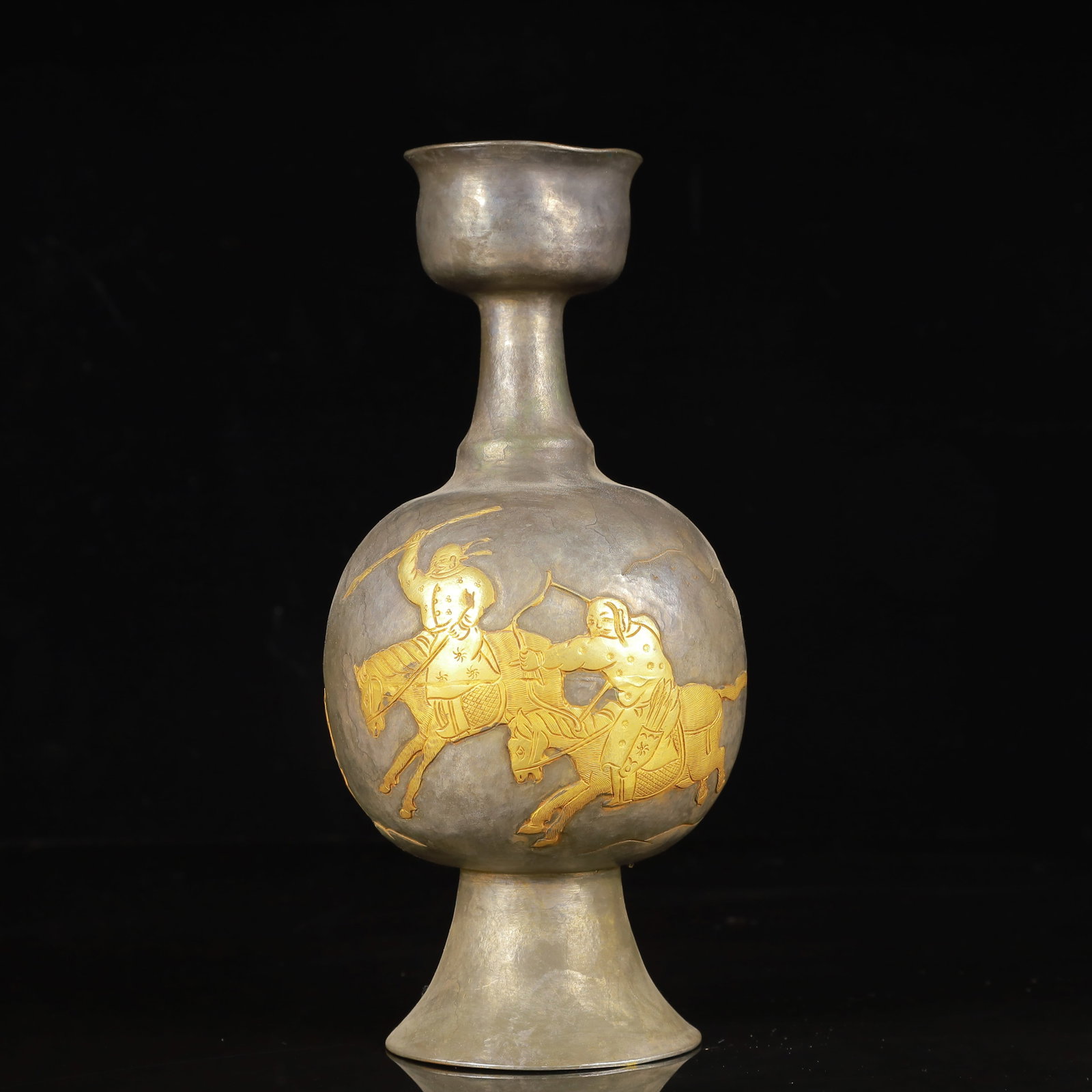 An Exquisite Gilt Silver Figure Pattern Vase - 6