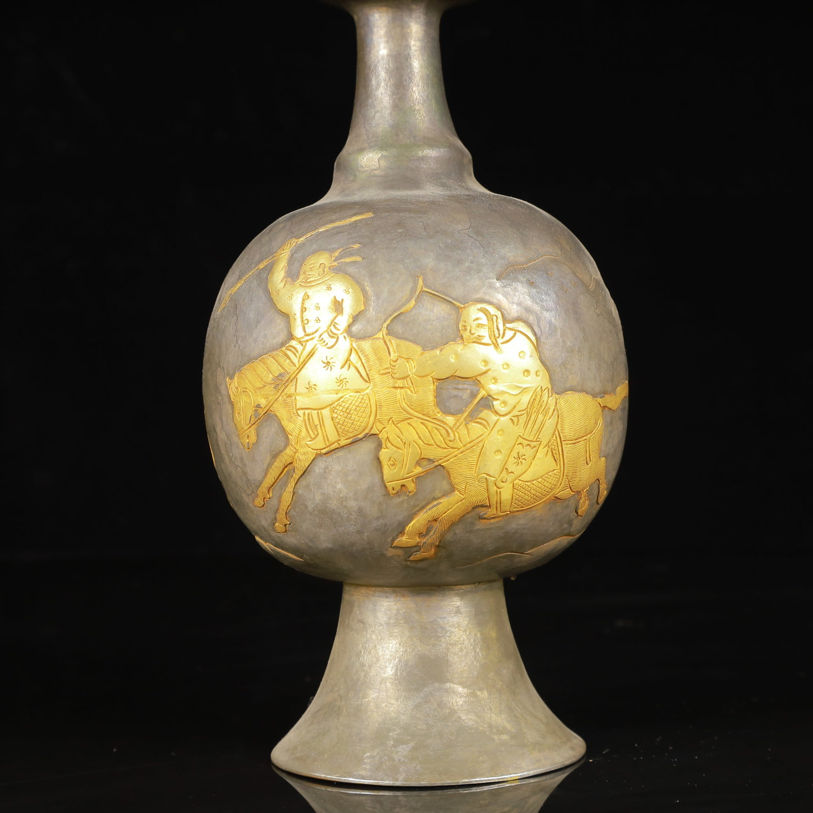 An Exquisite Gilt Silver Figure Pattern Vase - 7