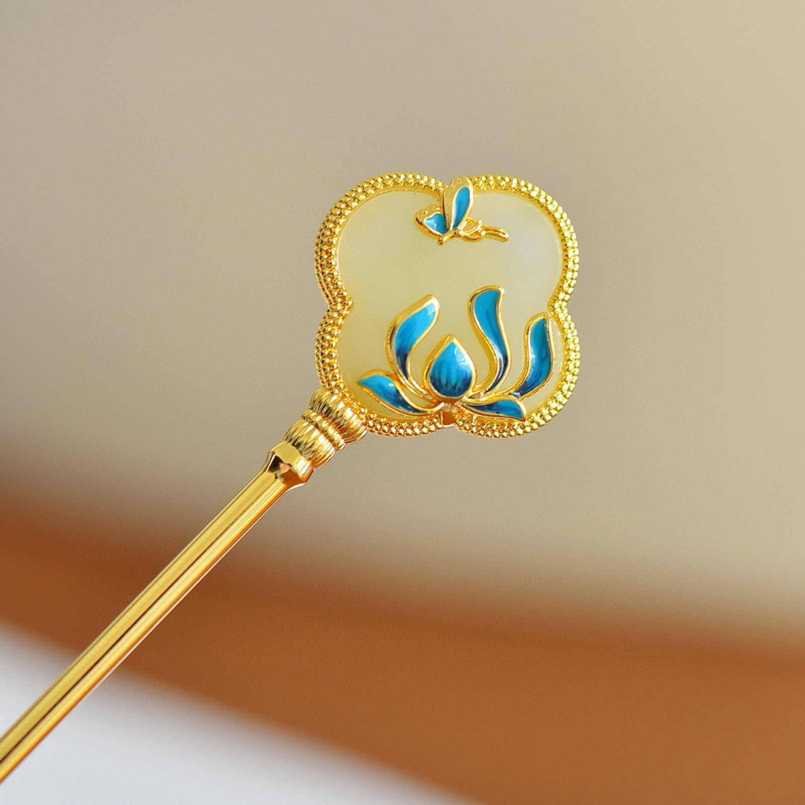 An Exquisite Bronze-Gold Plated Inlaid White Jade Flower Pattern Hairpin: An Exquisite Bronze-Gold Plated Inlaid White Jade Flower Pattern Hairpin,Size:7.9inx7.9in 铜镀金镶白玉花卉纹发簪