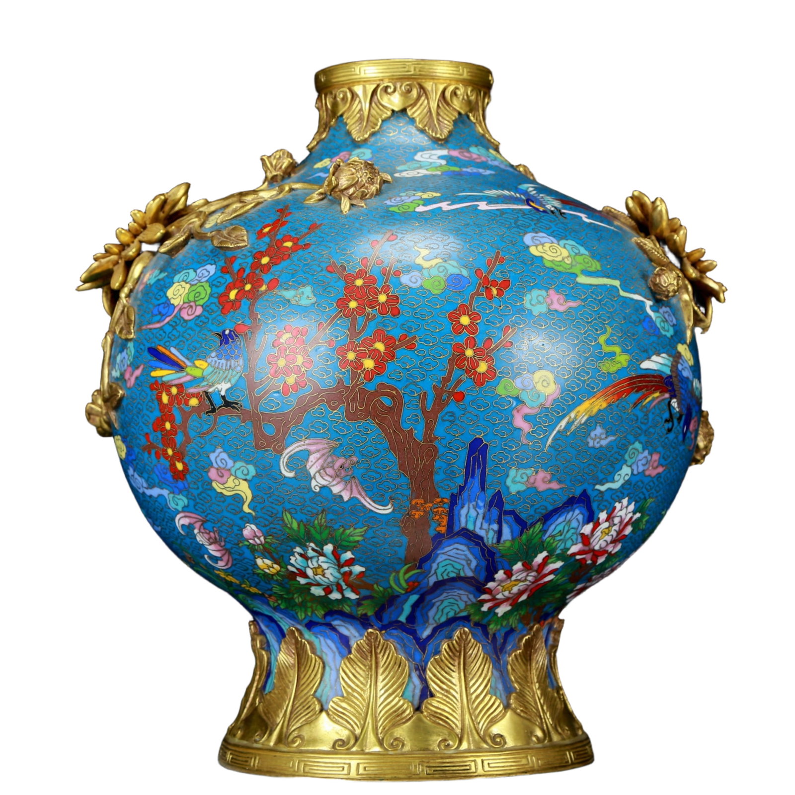 An exquisite cloisonn?? vase with flower and bird patterns: An exquisite cloisonné vase with flower and bird patterns. The application of filigree technology makes the decoration of this collection more delicate and three-dimensional. This collectible is
