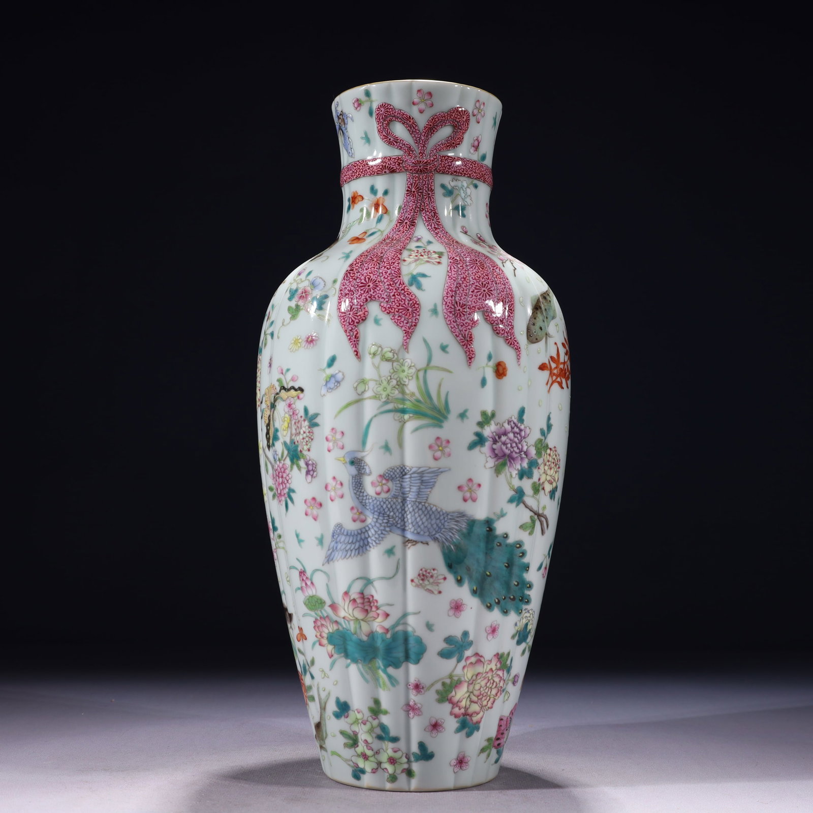 An Exquisite Famille-Rose Painted Gold Flower and Bird Pattern Vase: An Exquisite Famille-Rose Painted Gold Flower and Bird Pattern Vase,Qing Dynasty,China,Qianlong Six-character Mark,Size:5.9inx13.4in,Weight:1950g