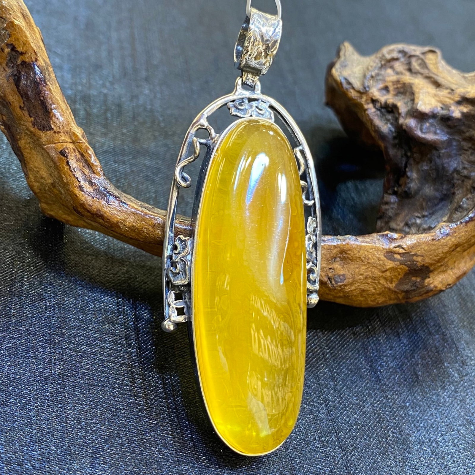 A Chinese Vertical Scroll Ink Painting of Pine and Crane on Paper: An Exquisite Beeswax Inlaid Silver Necklace,Size:19.8mm,Weight:19.2g 蜜蜡镶银项链