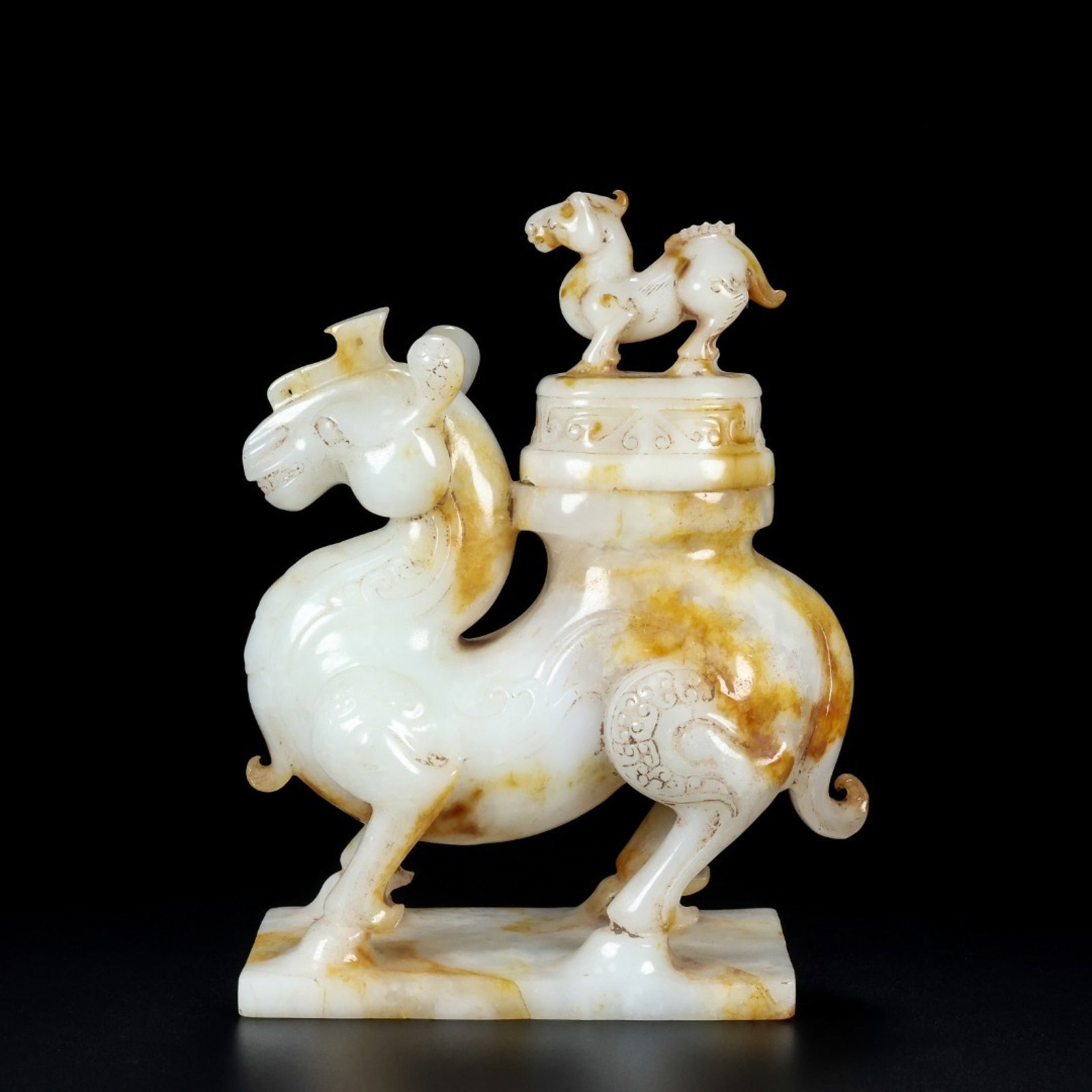 An Exquisite Bronze-Gold Plated Inlaid Green Jade Necklace,Inlaid Diamond: An Exquisite White Jade Camel Ornament,Qing Dynasty,China,Size:10.8inx5.3inx2.4in,Weight:1267g 白玉骆驼摆件,中国清代