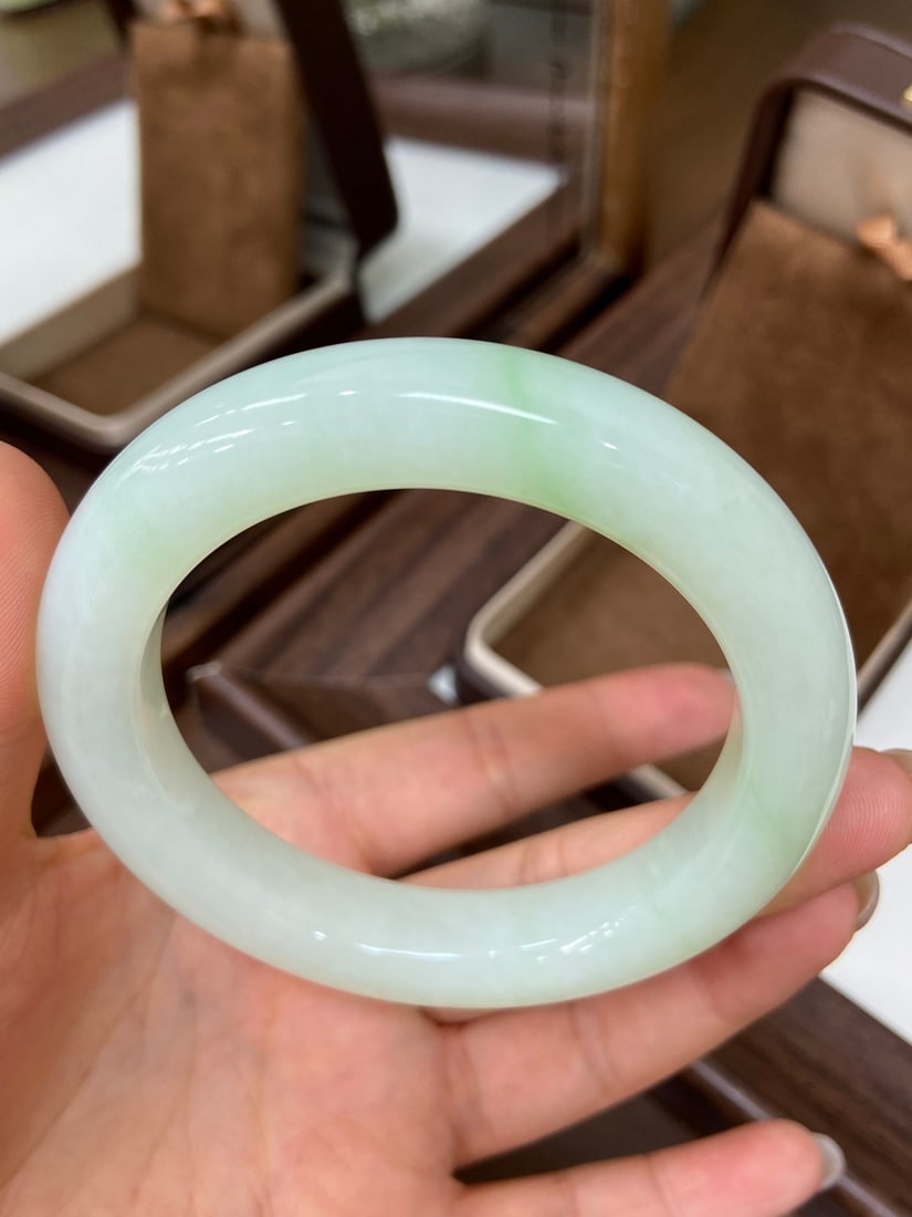 A Fine Hetian Jade 'Cuiqing' Bangle - 2