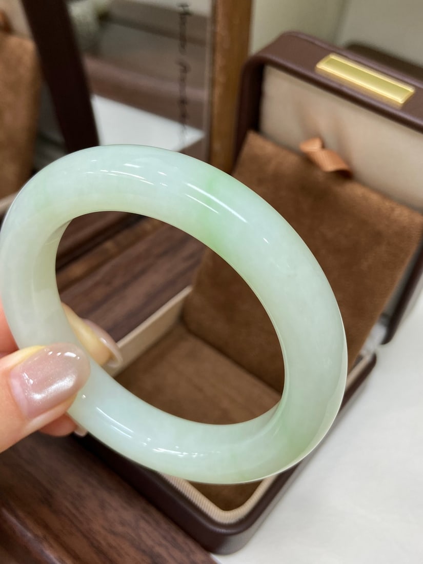 A Fine Hetian Jade 'Cuiqing' Bangle - 5