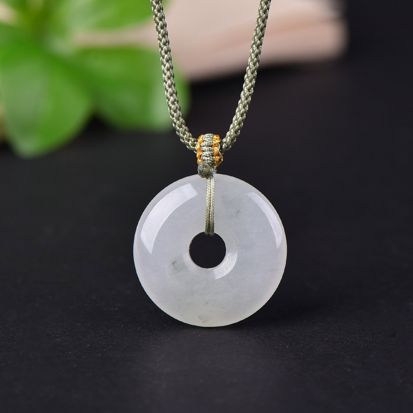 An Exquisite Jadeite Pendant - 2