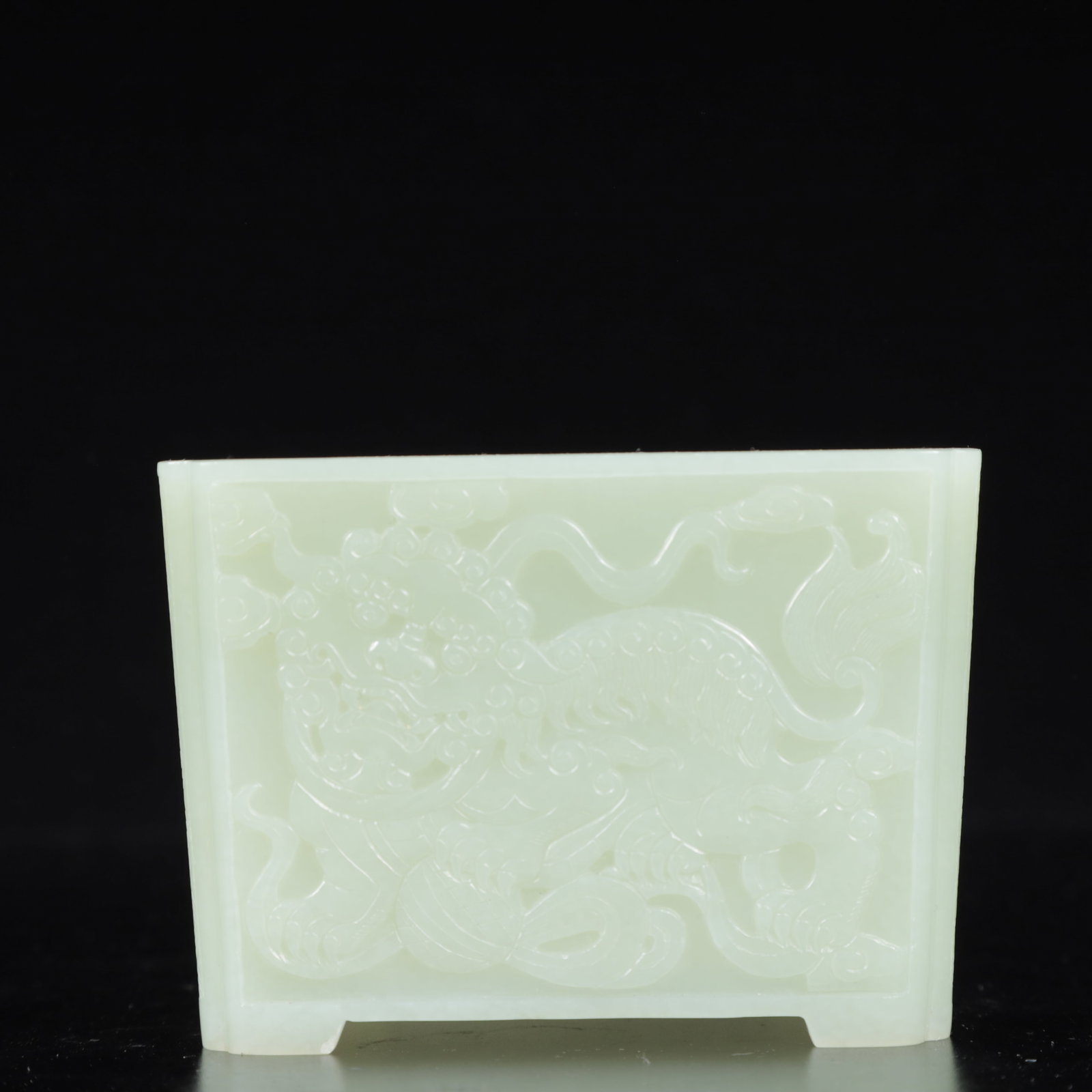 An Exquisite Green Glazed Auspicious Cloud and Dragon Pattern Vase: An Exquisite White Jade Auspicious Beast Pattern Jar,Qing Dynasty, China,Size:3.9inx2.8in,Weight:400g 白玉瑞兽纹罐,中国清代