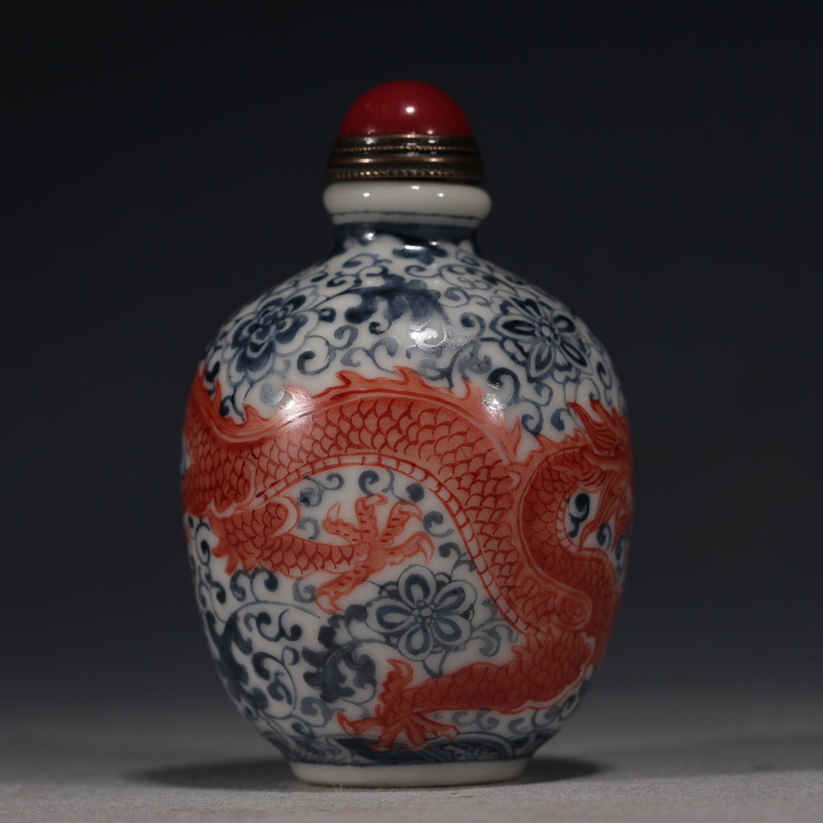 An Exquisite Blue and White Interlocking Cloud Dragon Pattern Snuff Bottle - 4