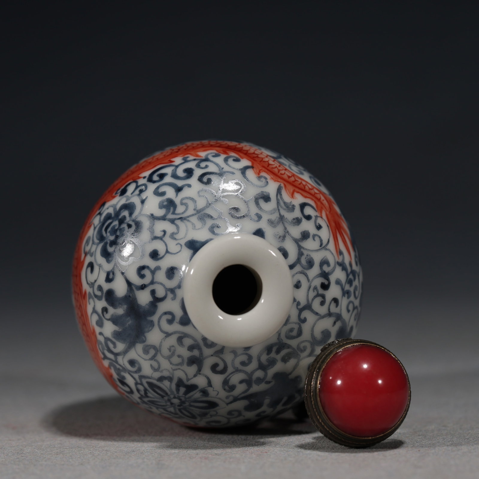 An Exquisite Blue and White Interlocking Cloud Dragon Pattern Snuff Bottle - 5