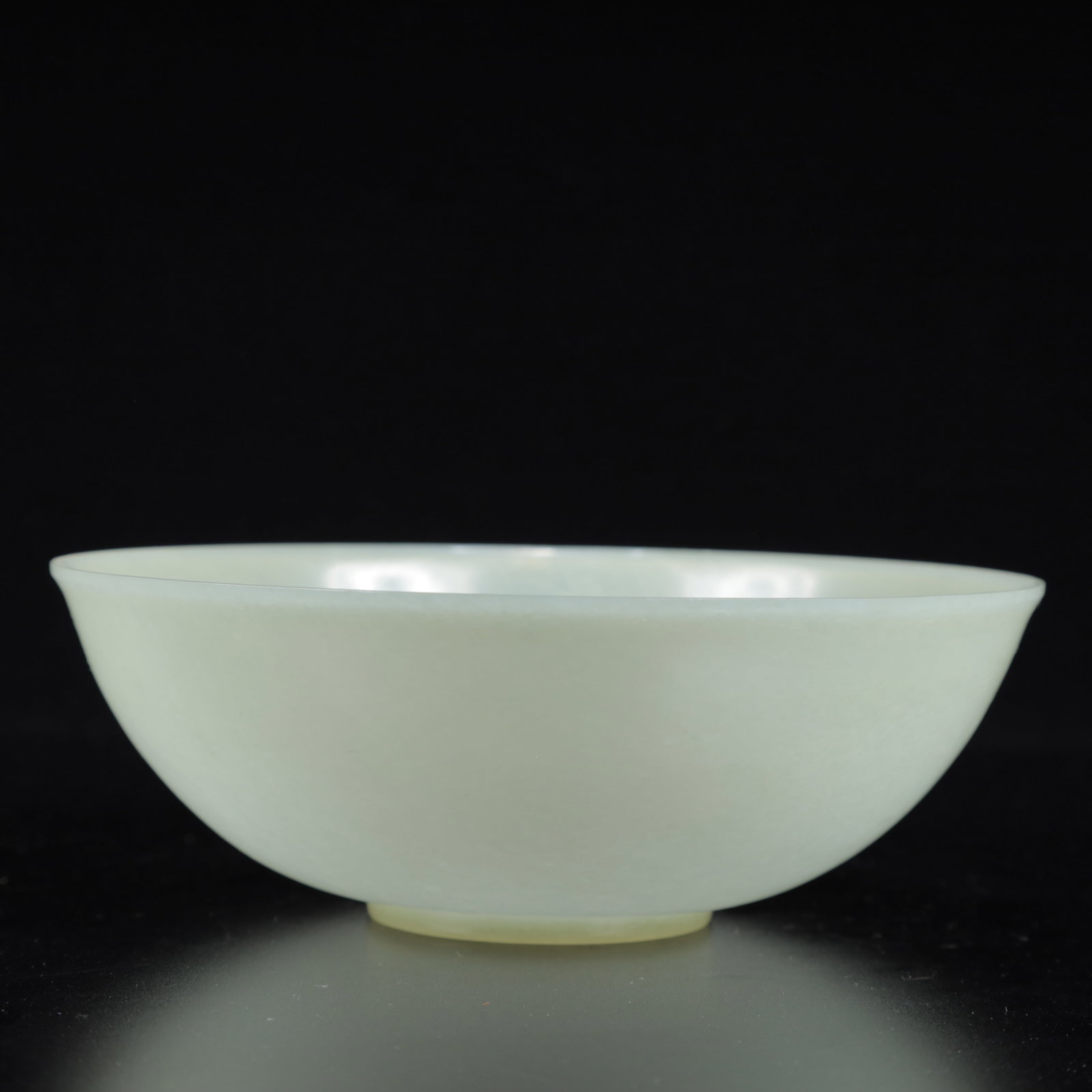 A Chinese Hand Scroll Ink Painting of Character and Story on Silk: An Exquisite White Jade Bowl,Qing Dynasty, China,Size:5.9inx2.2in,Weight:150g 白玉碗,中国清代