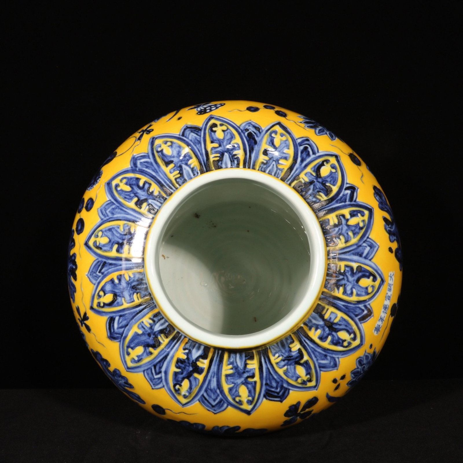 An Exquisite Agate Snuff Bottle - 7
